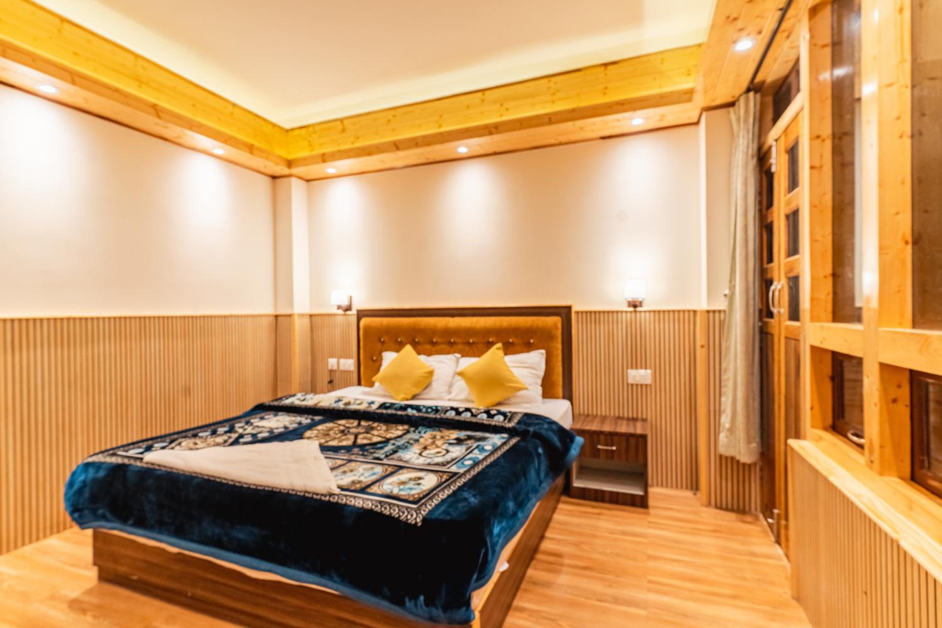 Deluxe King Suite