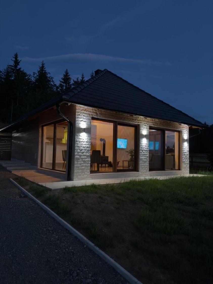 Three-Bedroom House photo 2