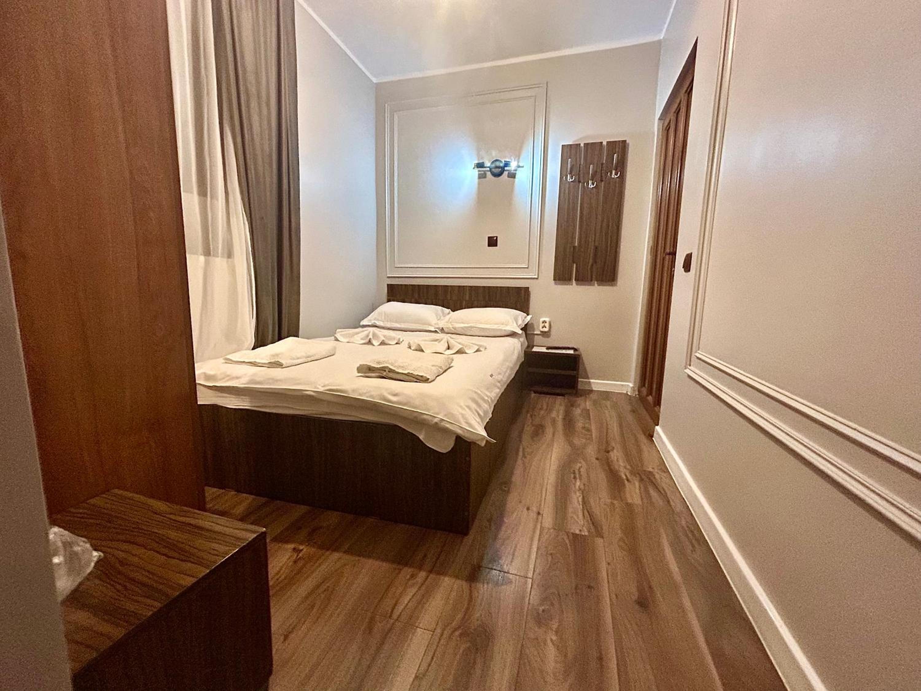Small Single Room photo 2