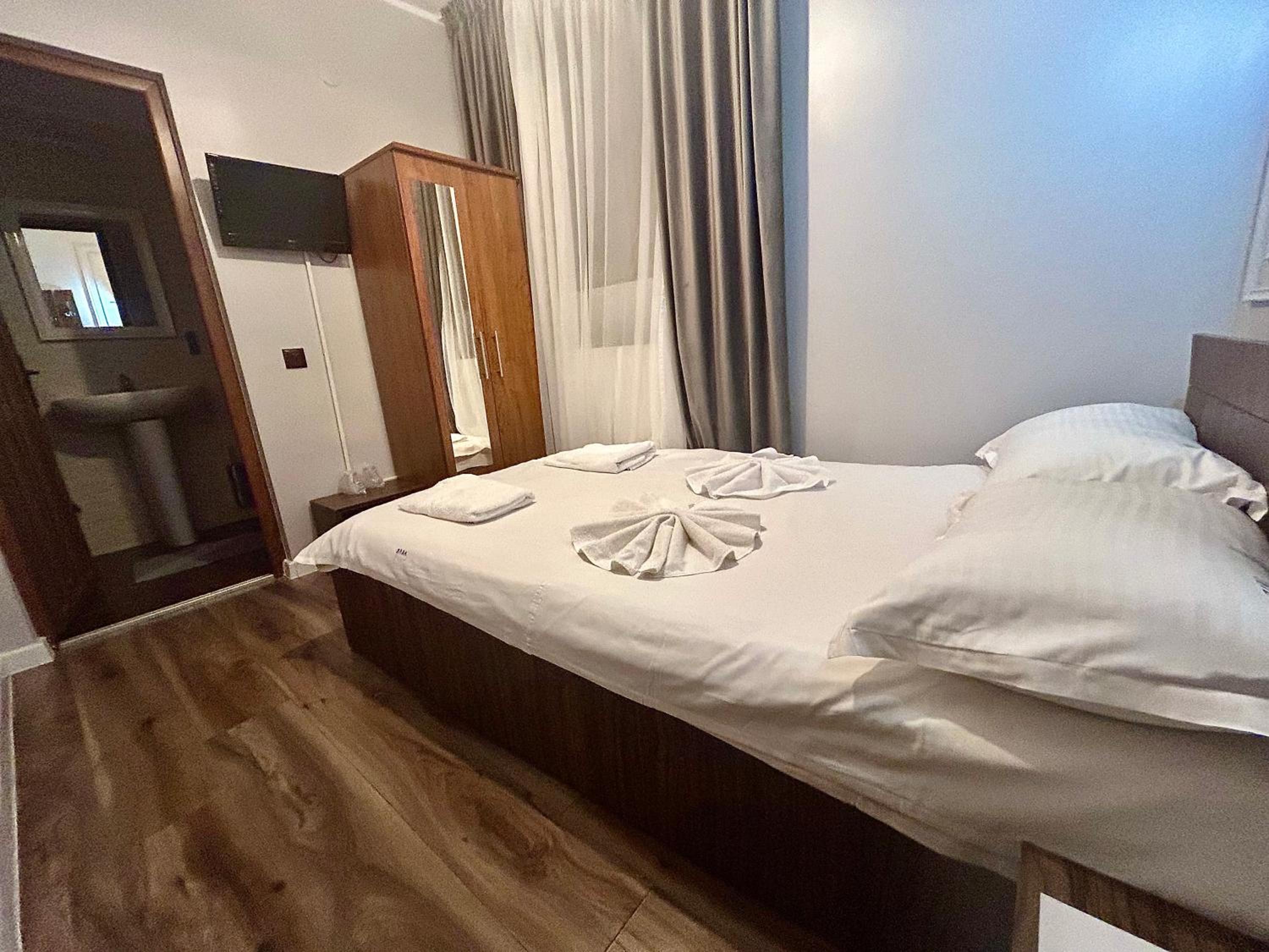 Small Single Room photo 1