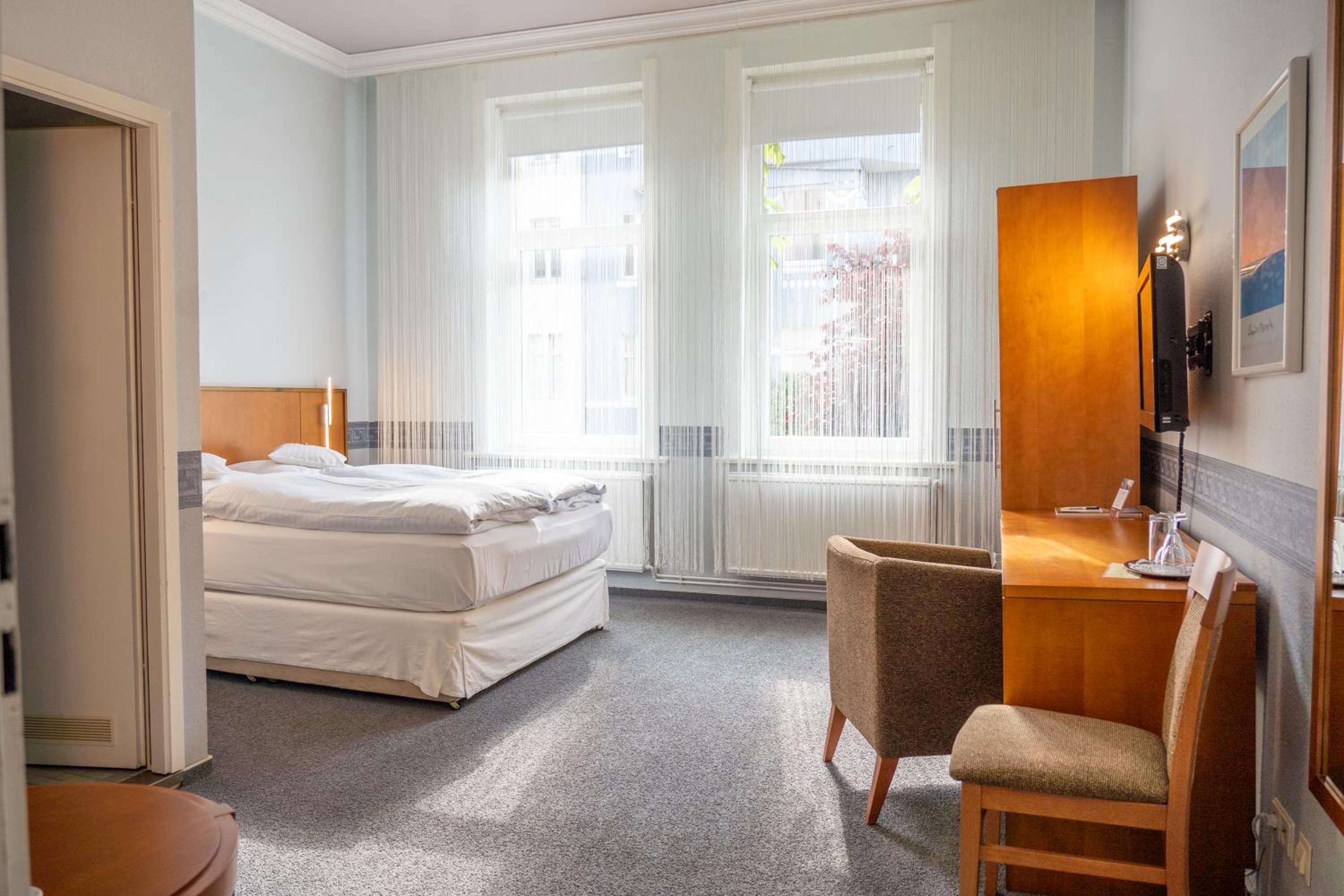 Double Room (1 Adult + 1 Child) - Photo 5