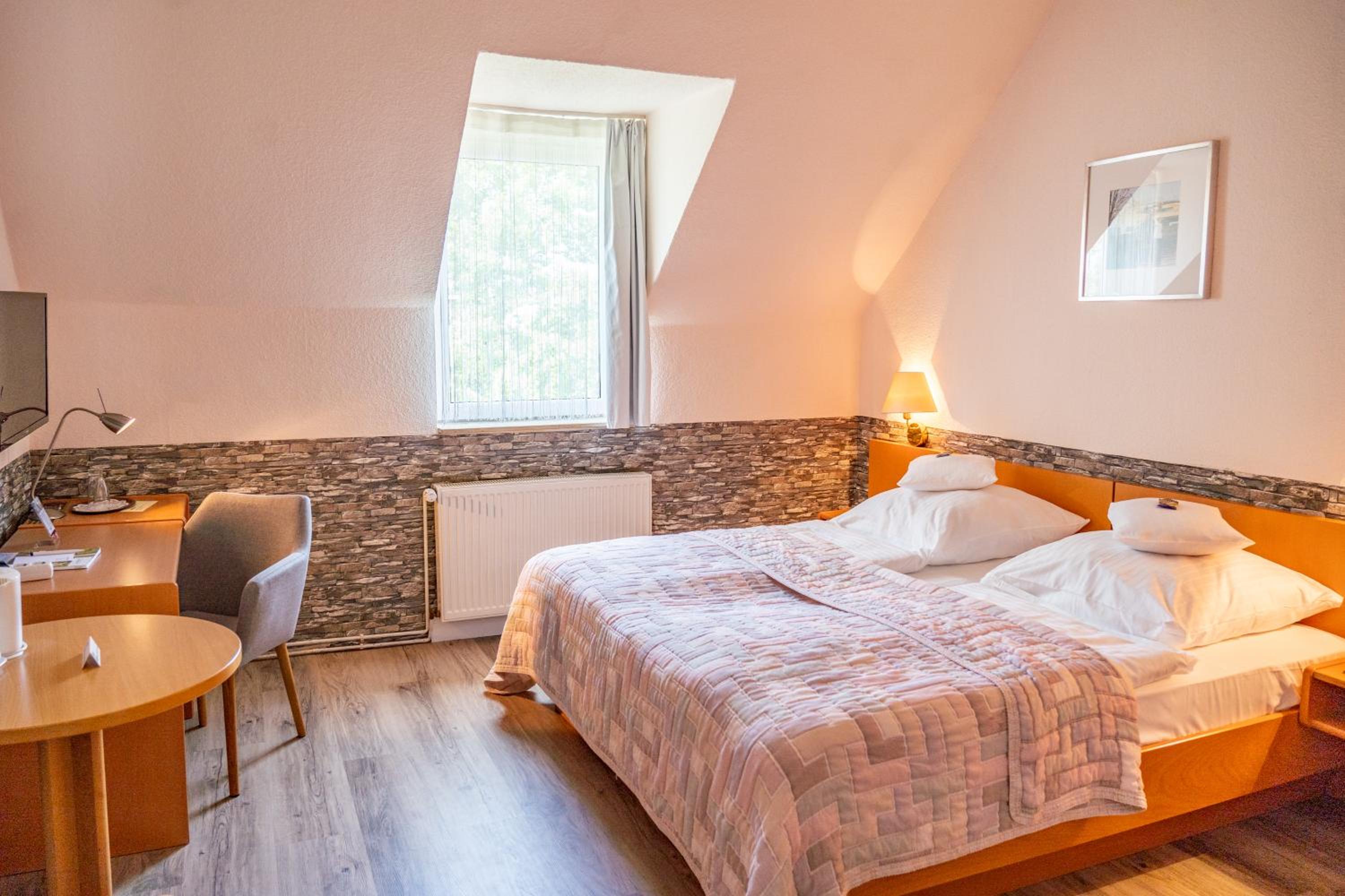 Double Room (1 Adult + 1 Child) - Photo 8