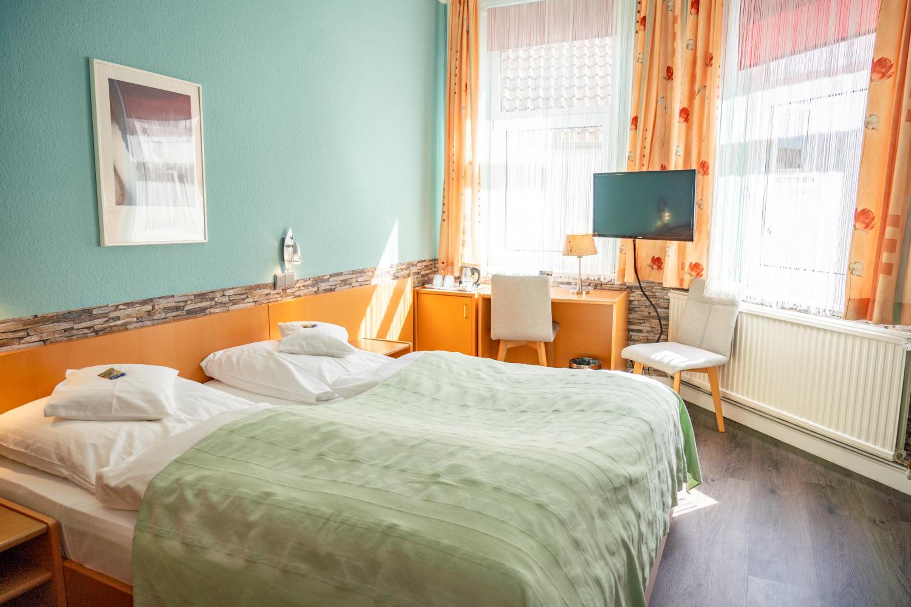 Double Room (1 Adult + 1 Child) - Photo 10