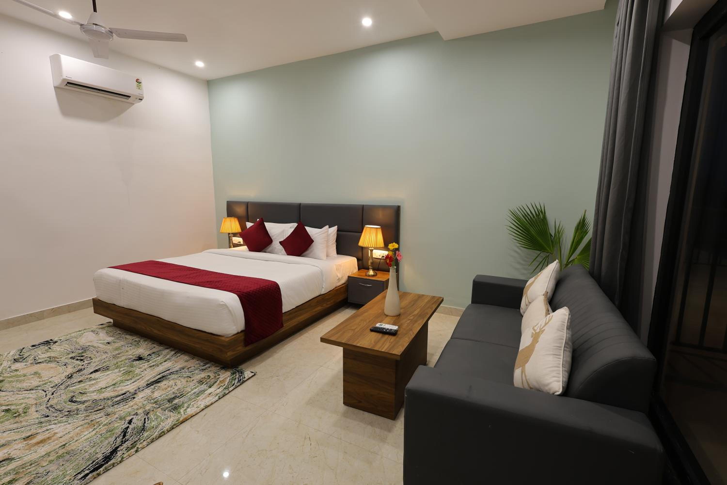 Deluxe Double Room With Balcony photo 3