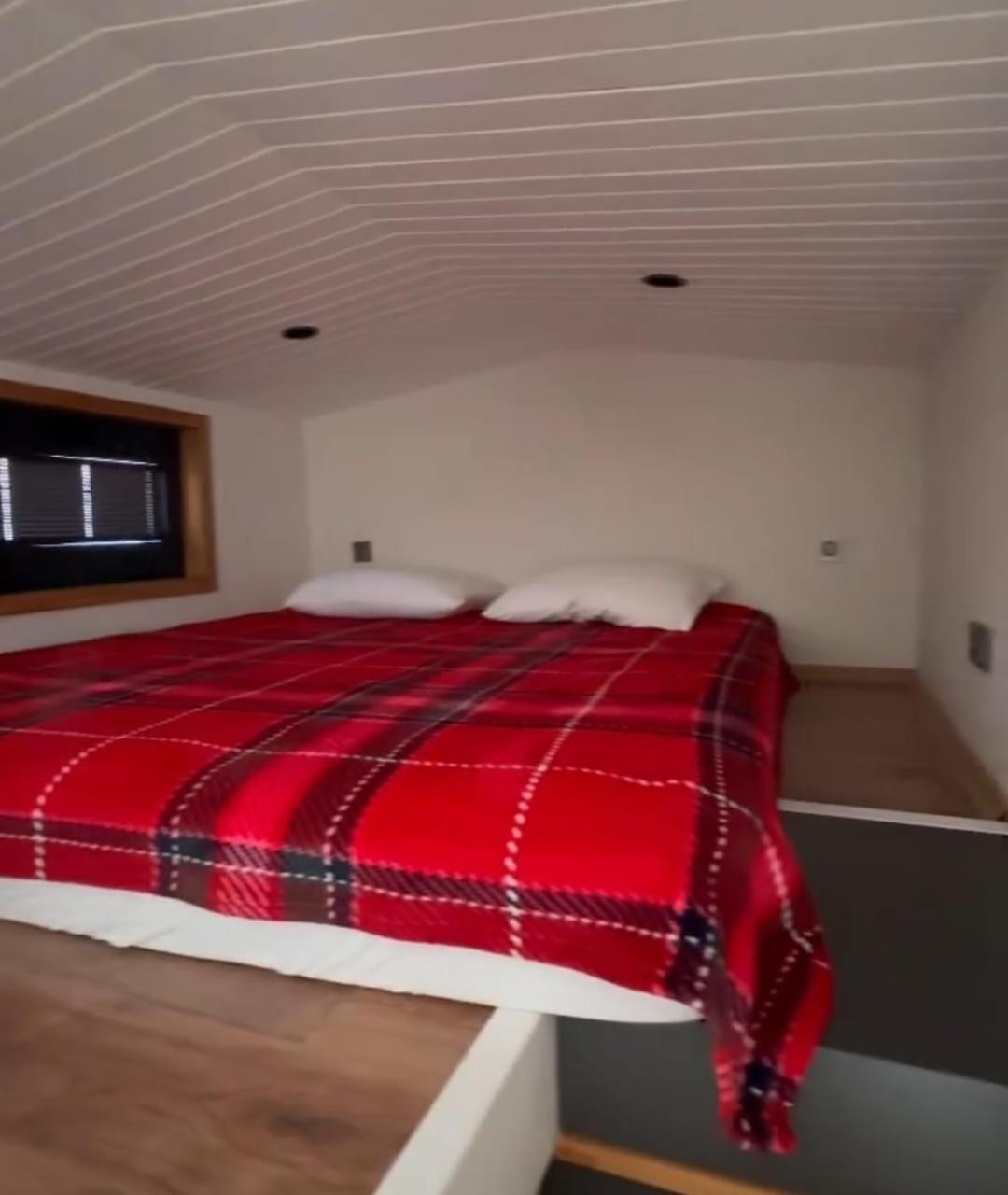 Mobile Home photo 1