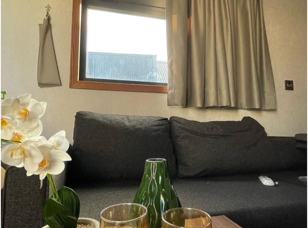 Mobile Home photo 2
