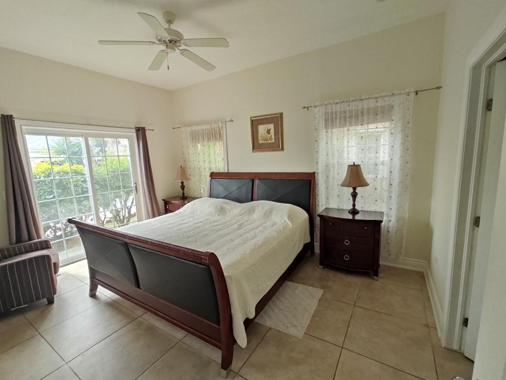 Three-Bedroom Apartment with Terrace photo 2