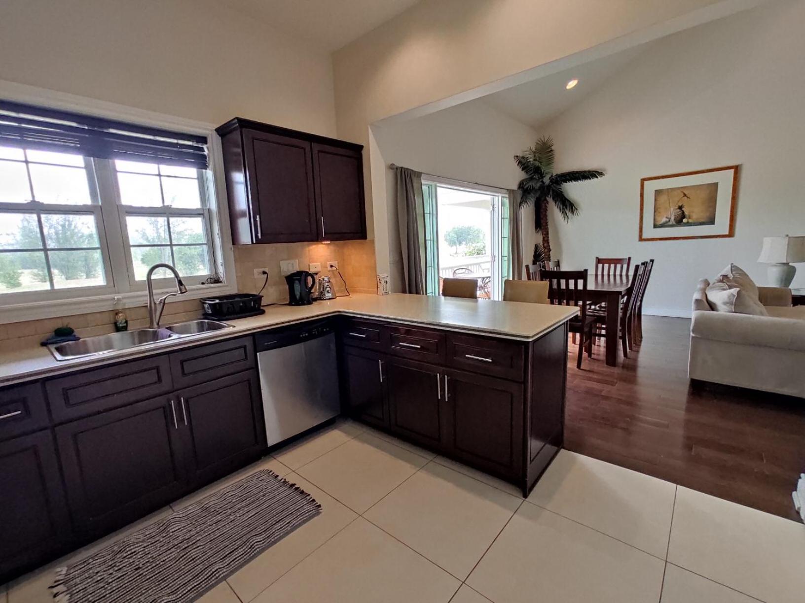 Three-Bedroom Apartment with Terrace photo 3