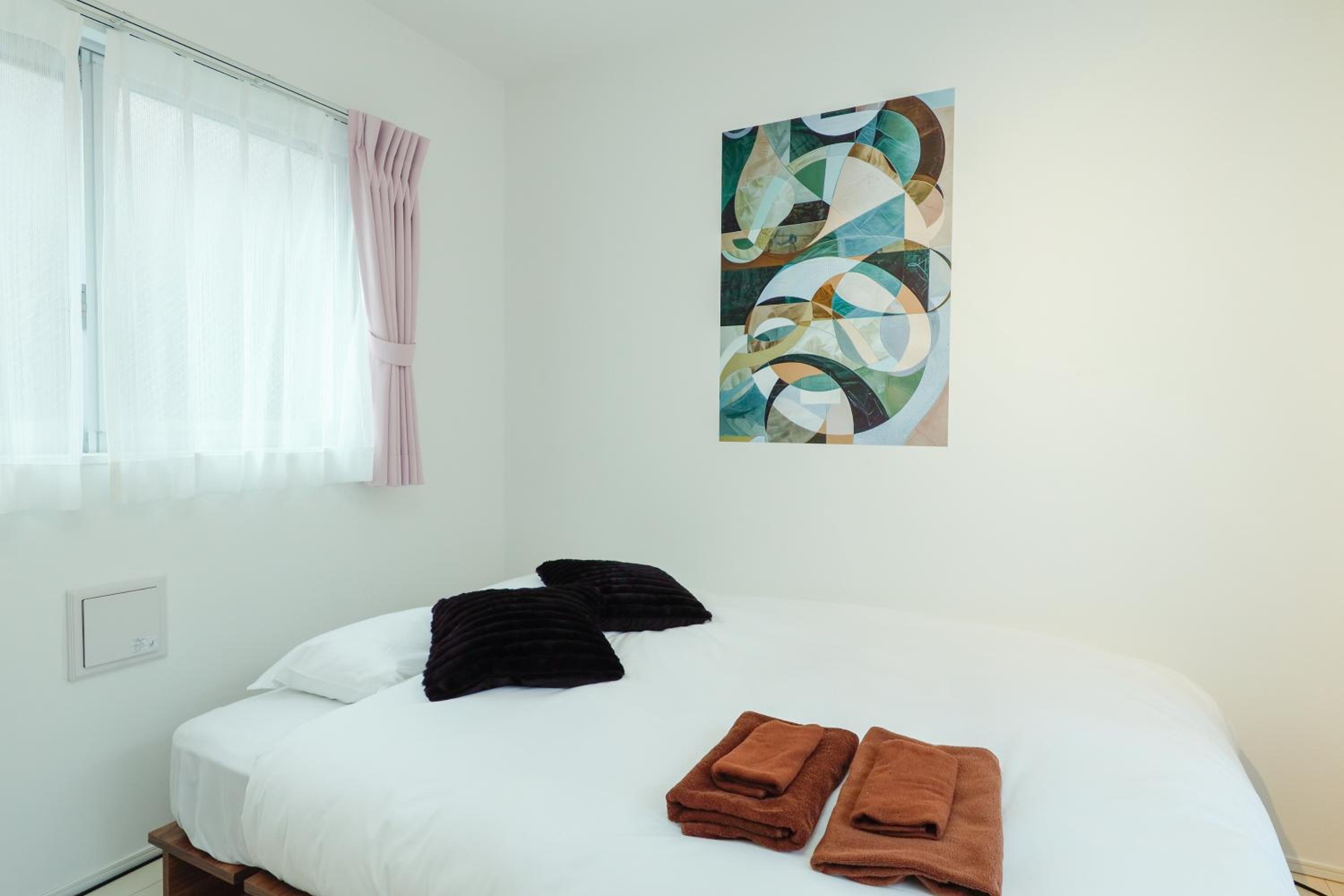 One-Bedroom Apartment photo 1
