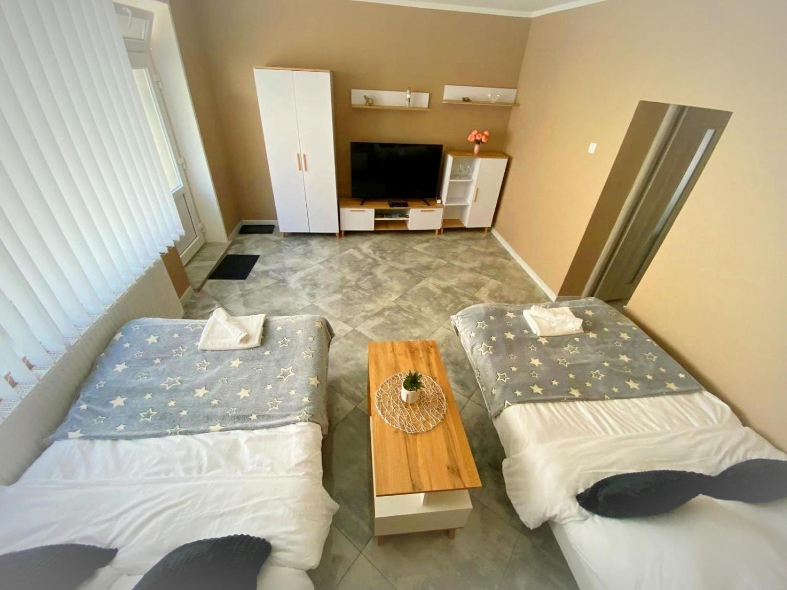 One-Bedroom Apartment photo 2