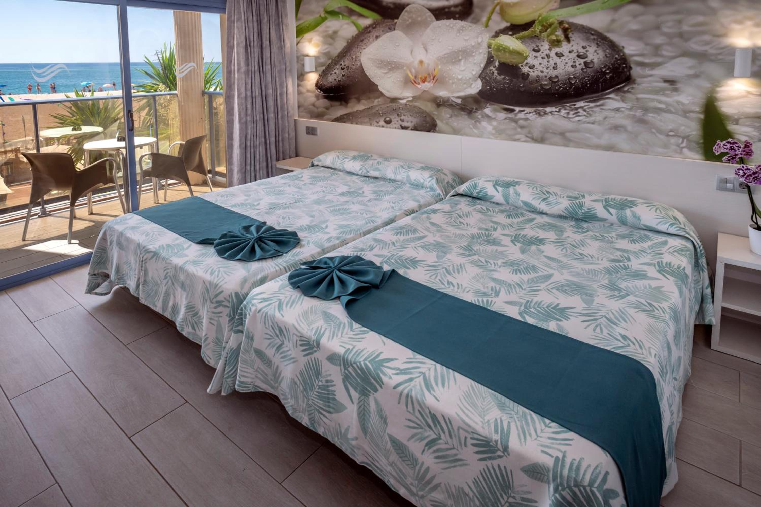Habitación Cuádruple con Vista al Mar