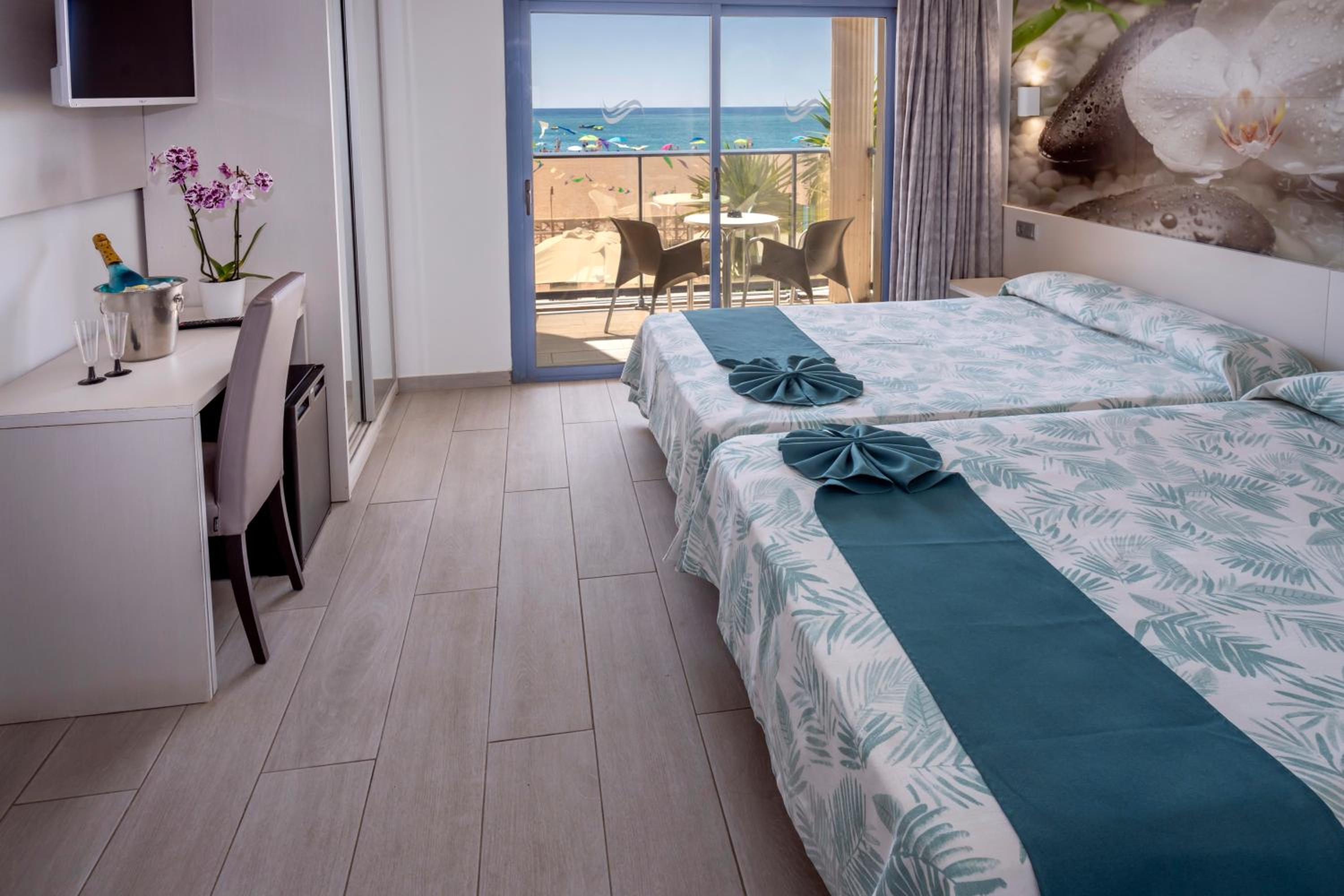 Quadruple Room with Sea View photo 2
