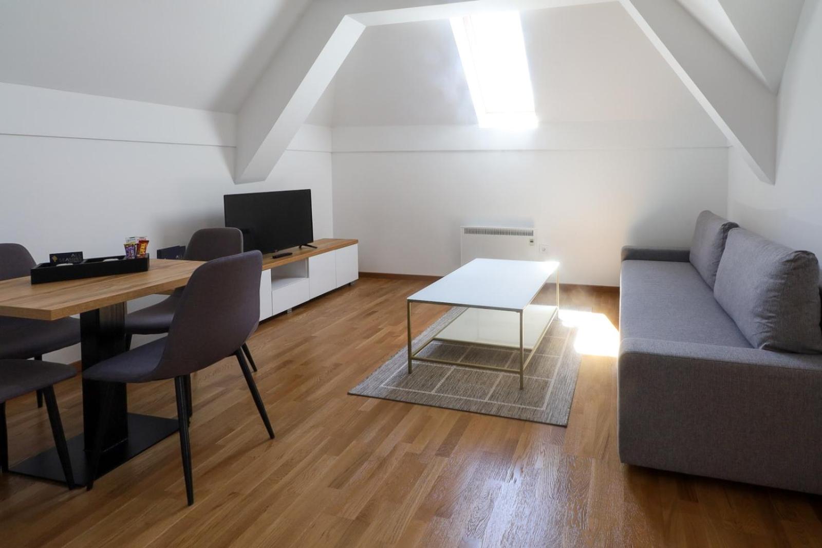 One-Bedroom Standard Apartment - Photo 6