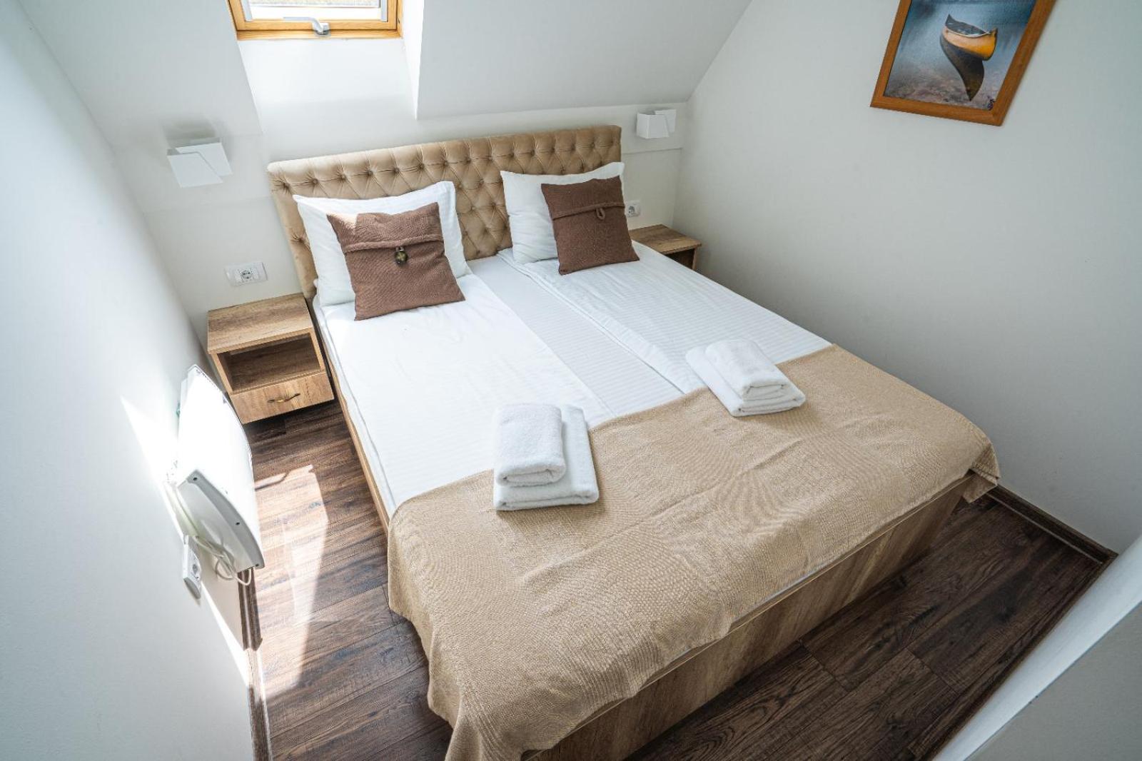One-Bedroom Standard Apartment - Photo 12
