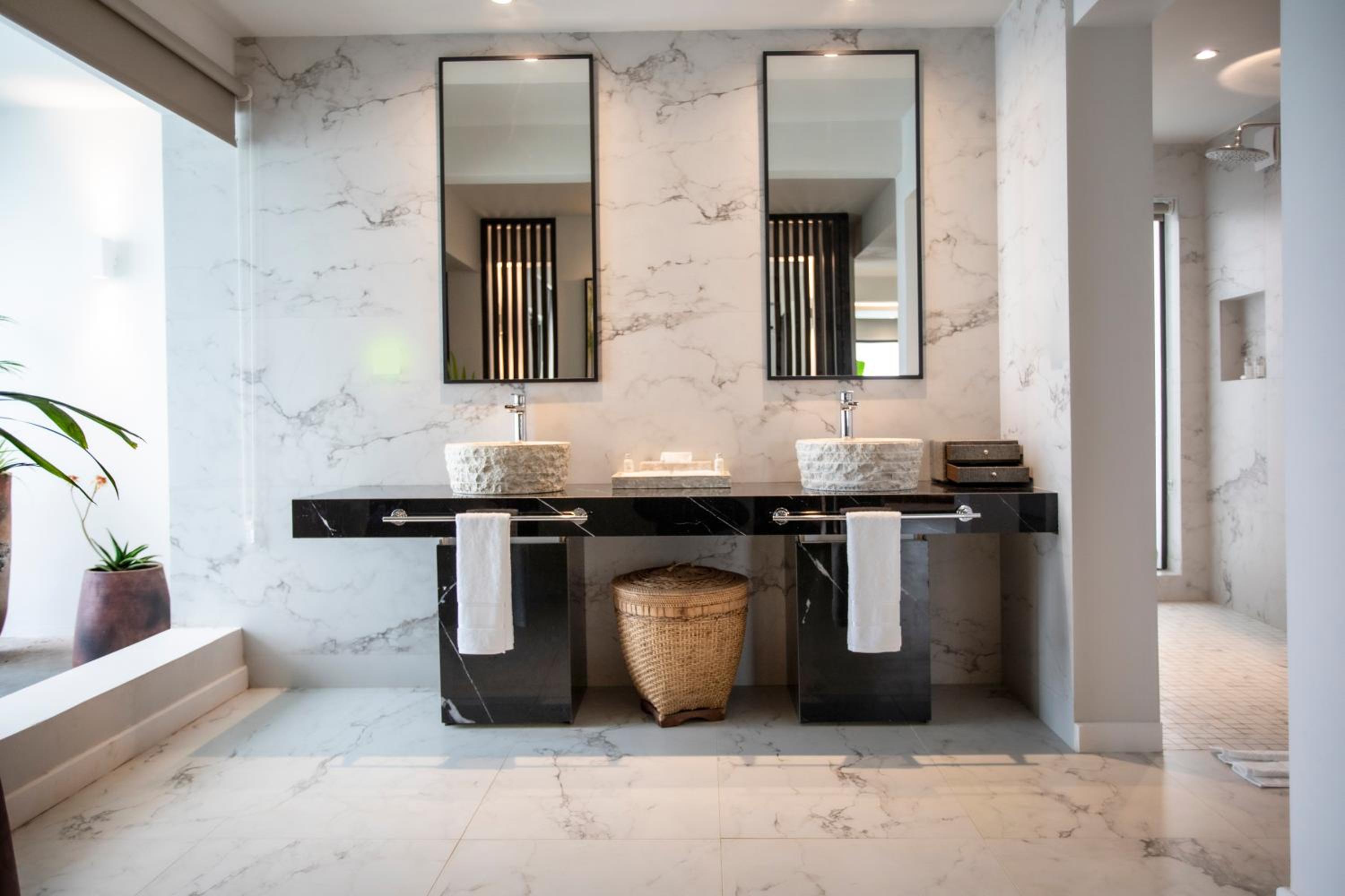   Senior Suite With Jacuzzi - Photo 8