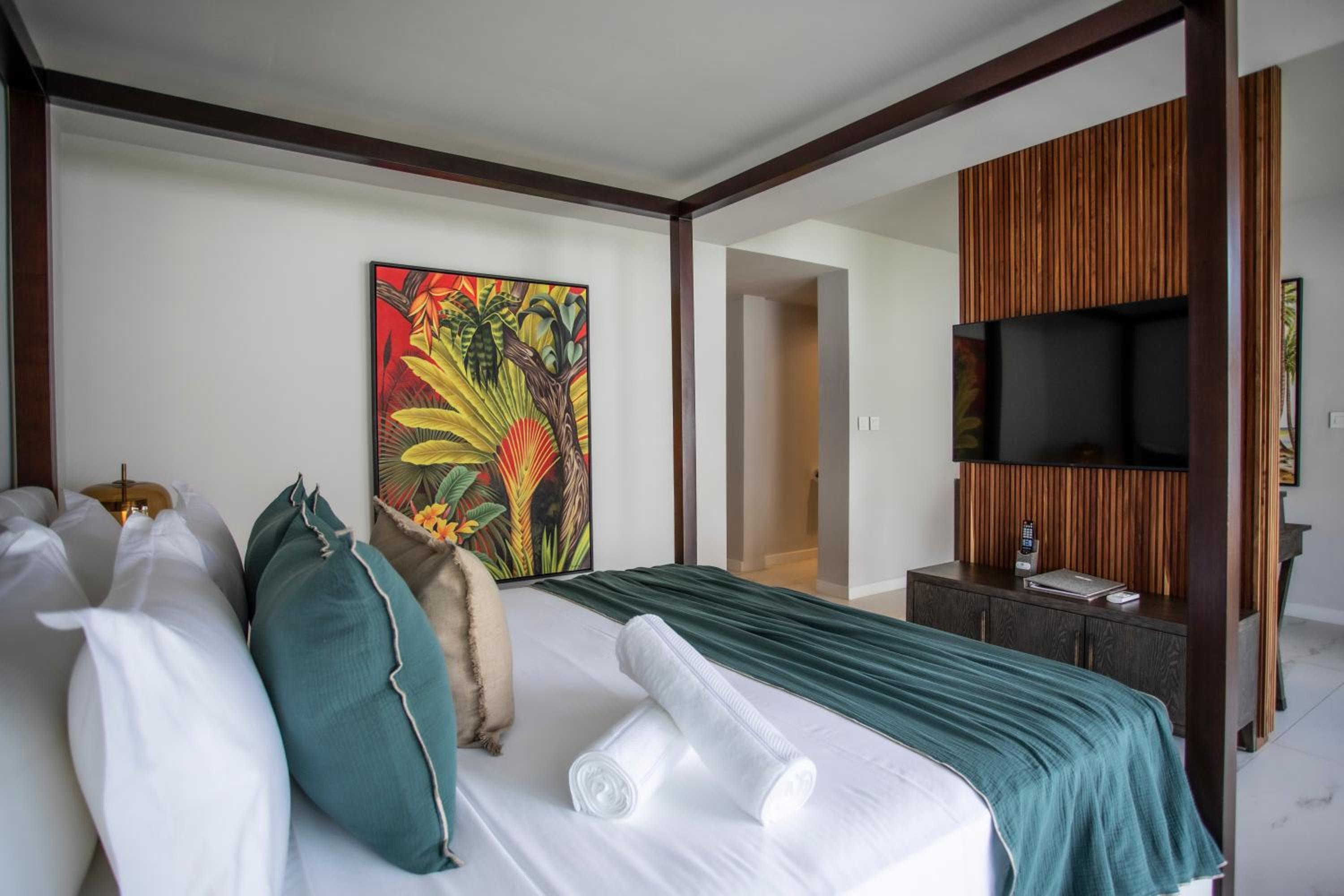 Suite with Private Pool - Photo 3