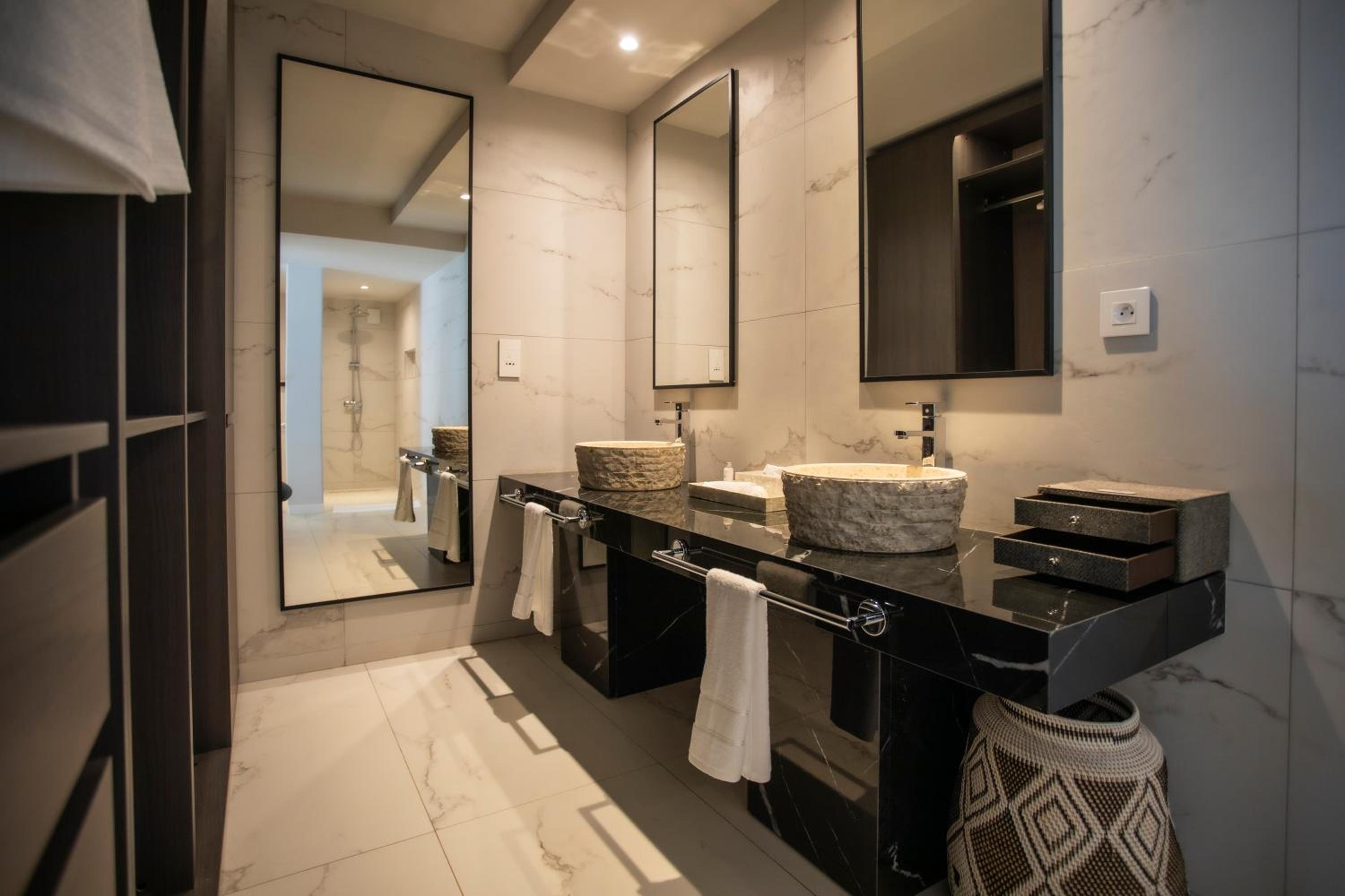 Suite with Private Pool - Photo 10