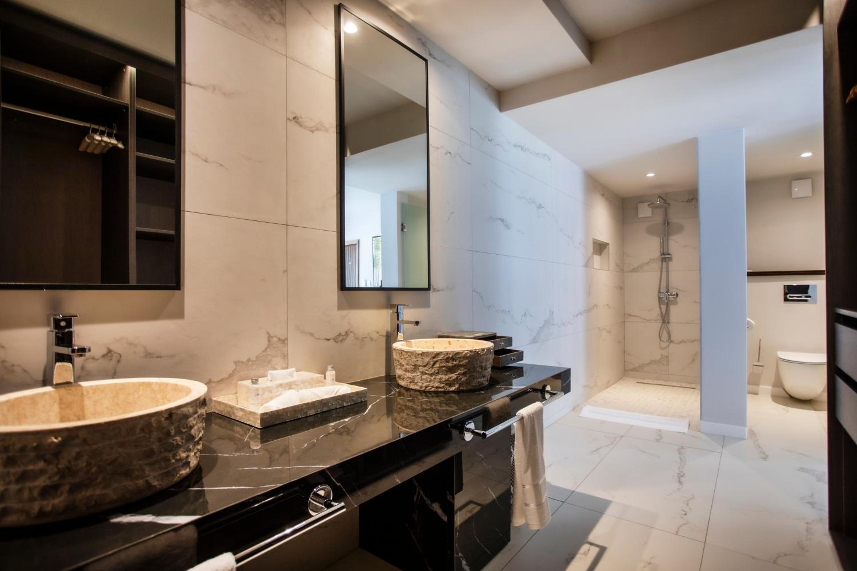 Suite with Private Pool - Photo 9
