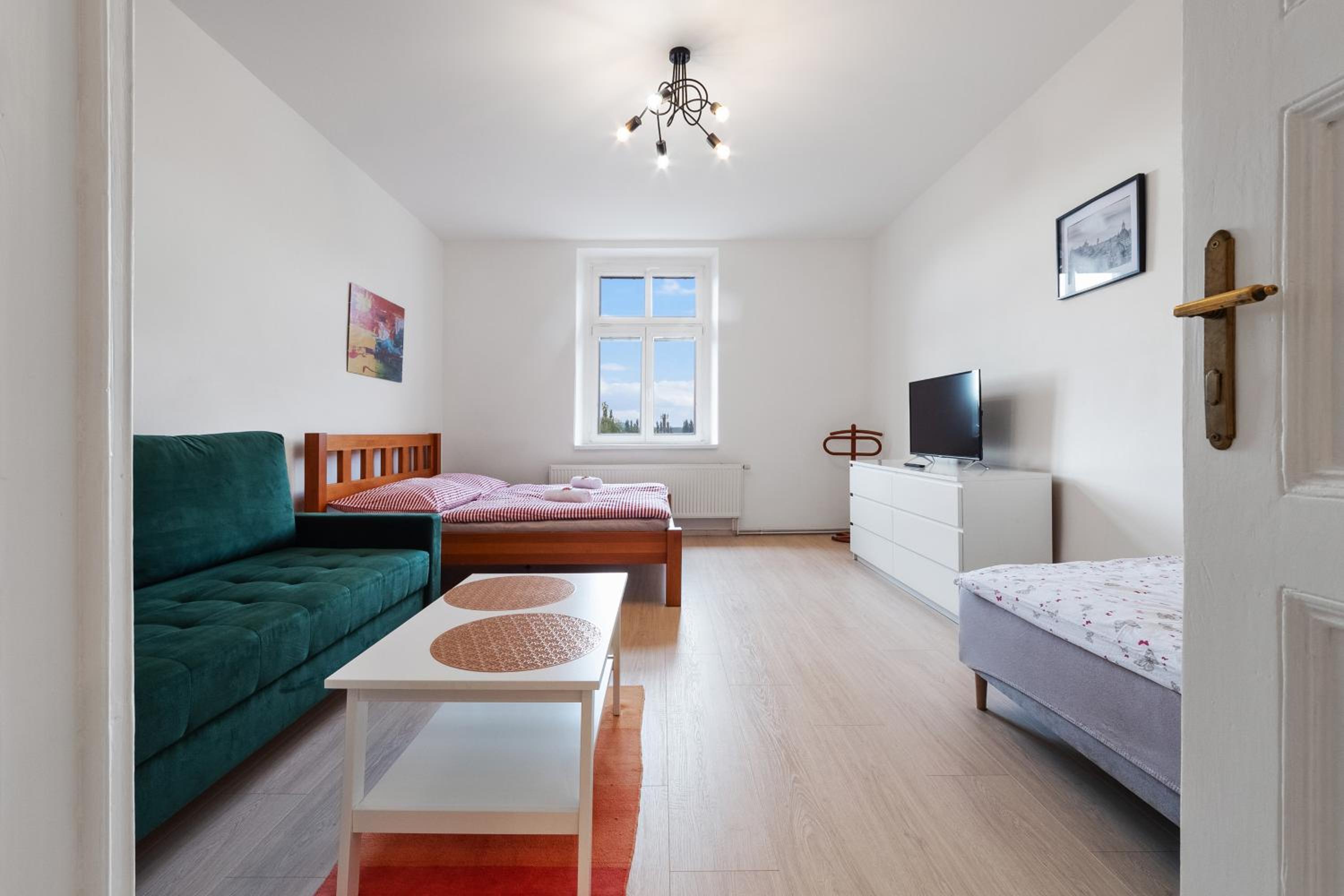 Deluxe One-Bedroom Apartment with Garden View photo 1