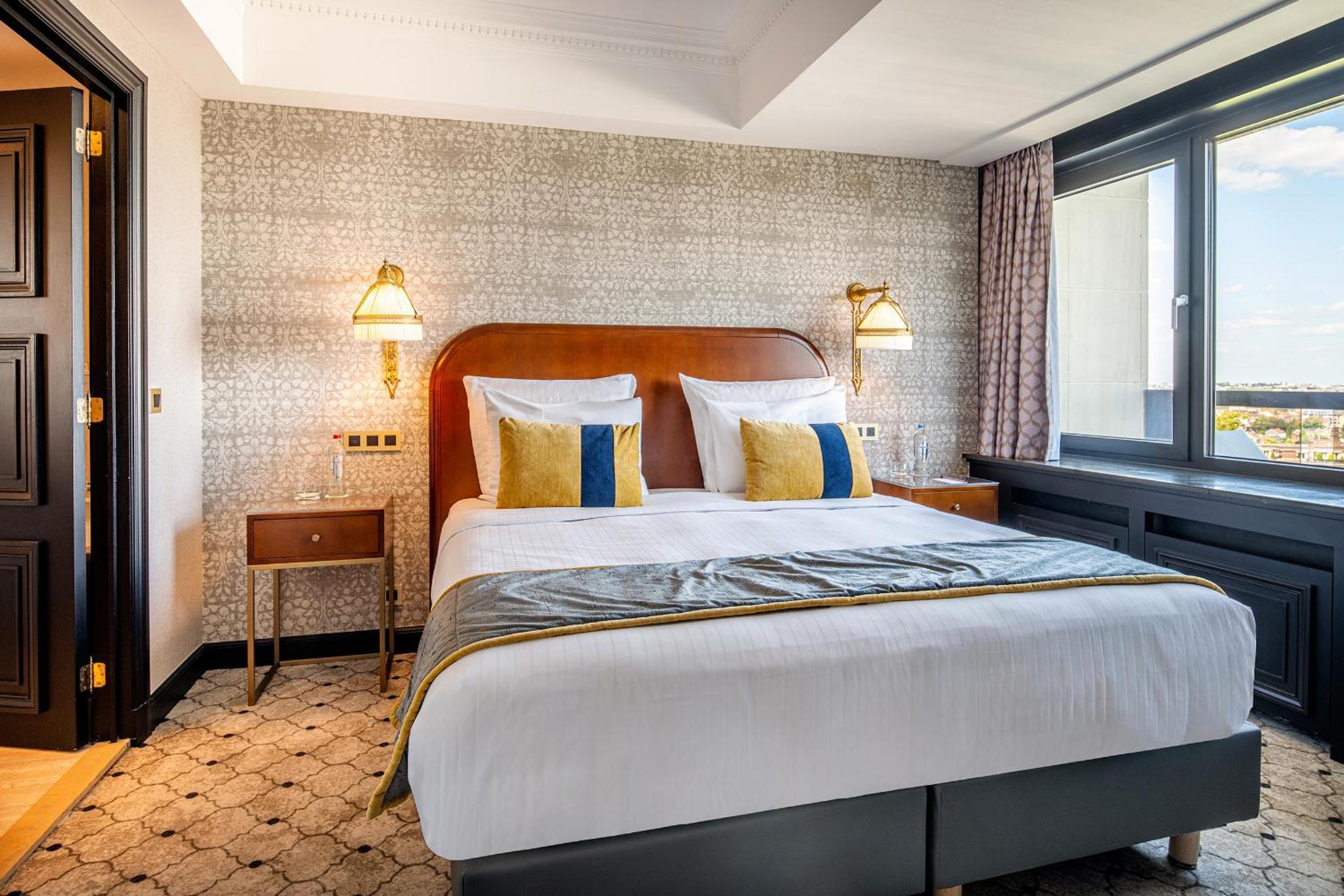 Executive Suite with City View - Photo 6