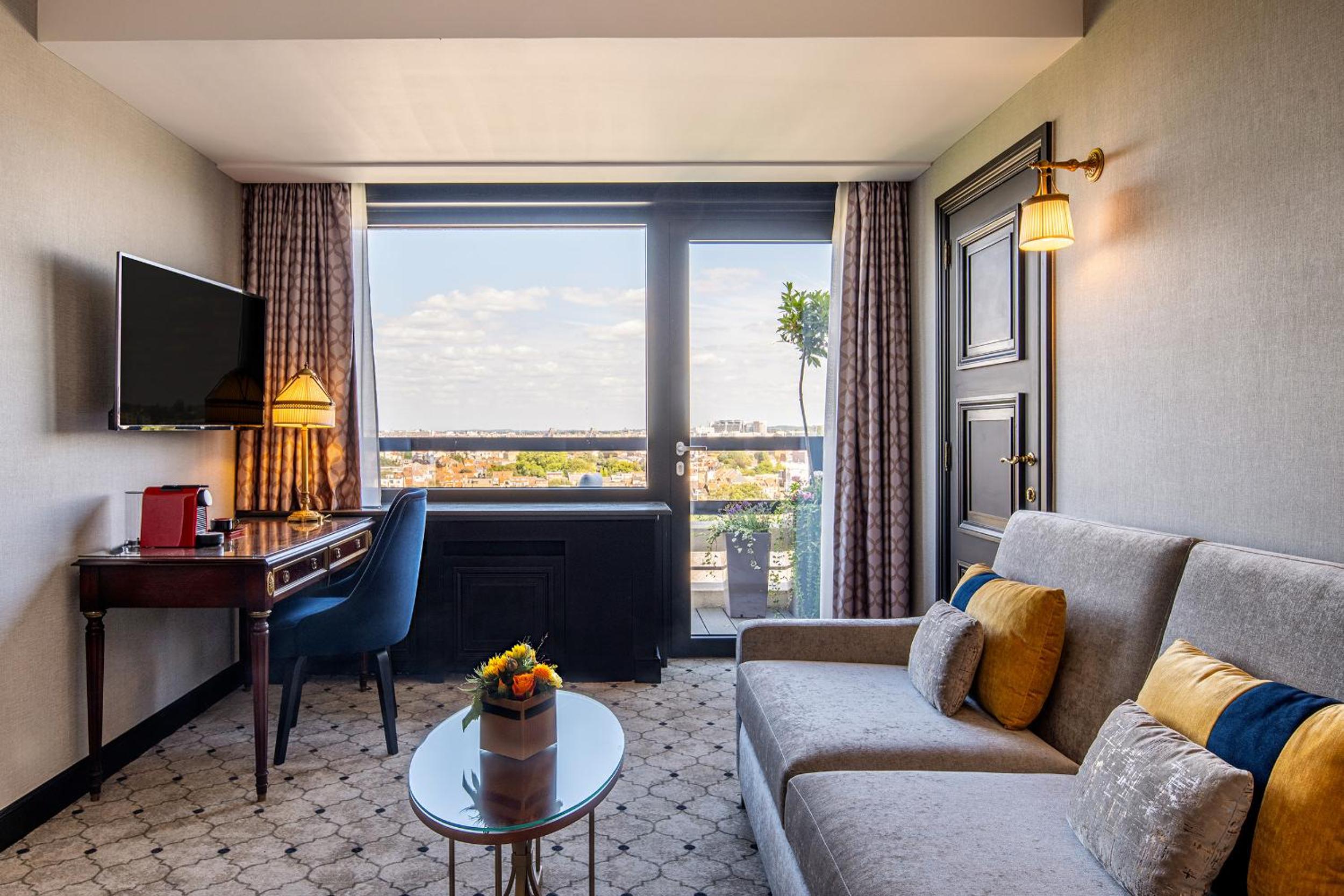 Executive Suite with City View - Photo 7