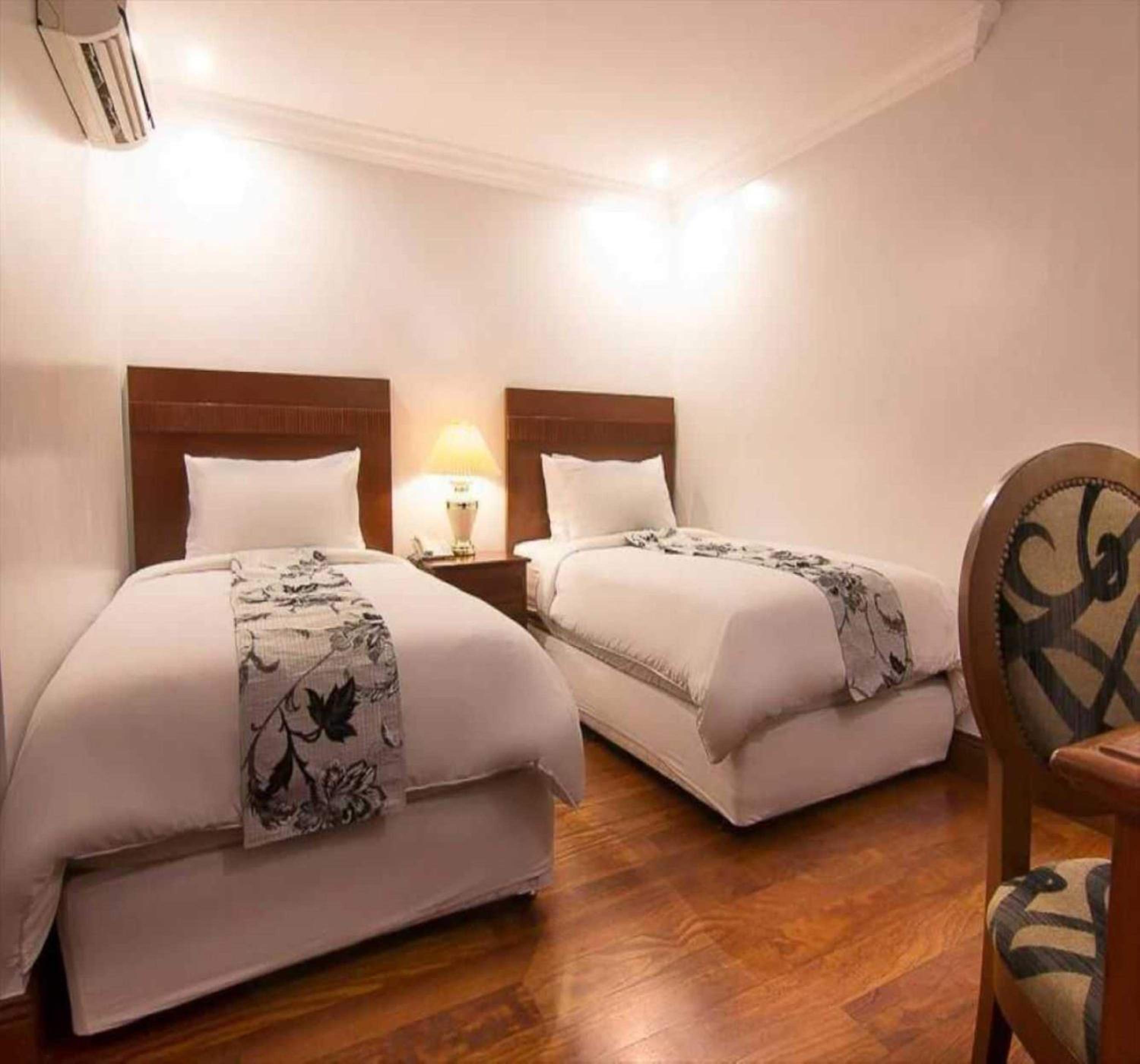 Deluxe Twin Room - Photo 2