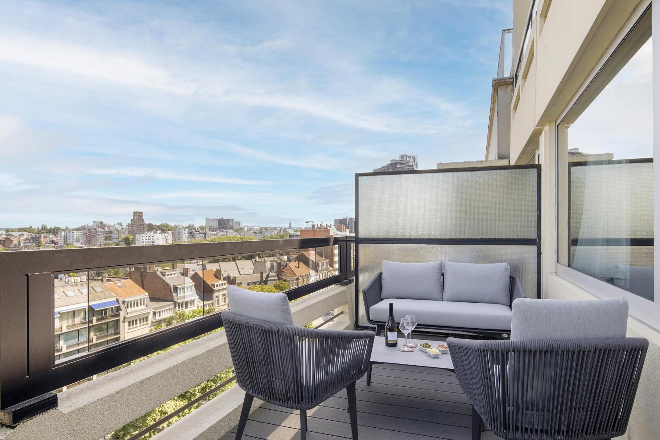 Executive Suite with City View - Photo 4