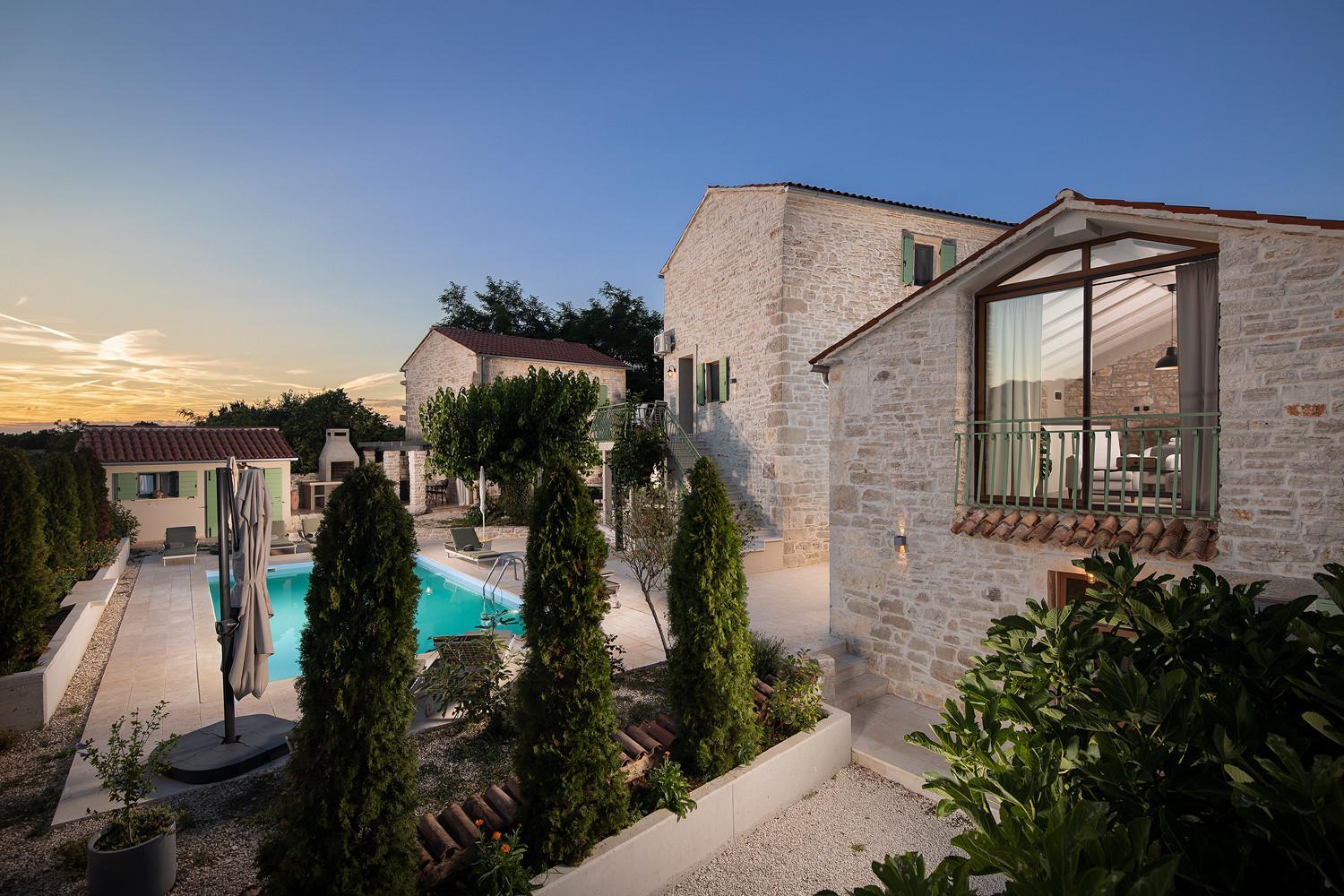 Villa photo 2
