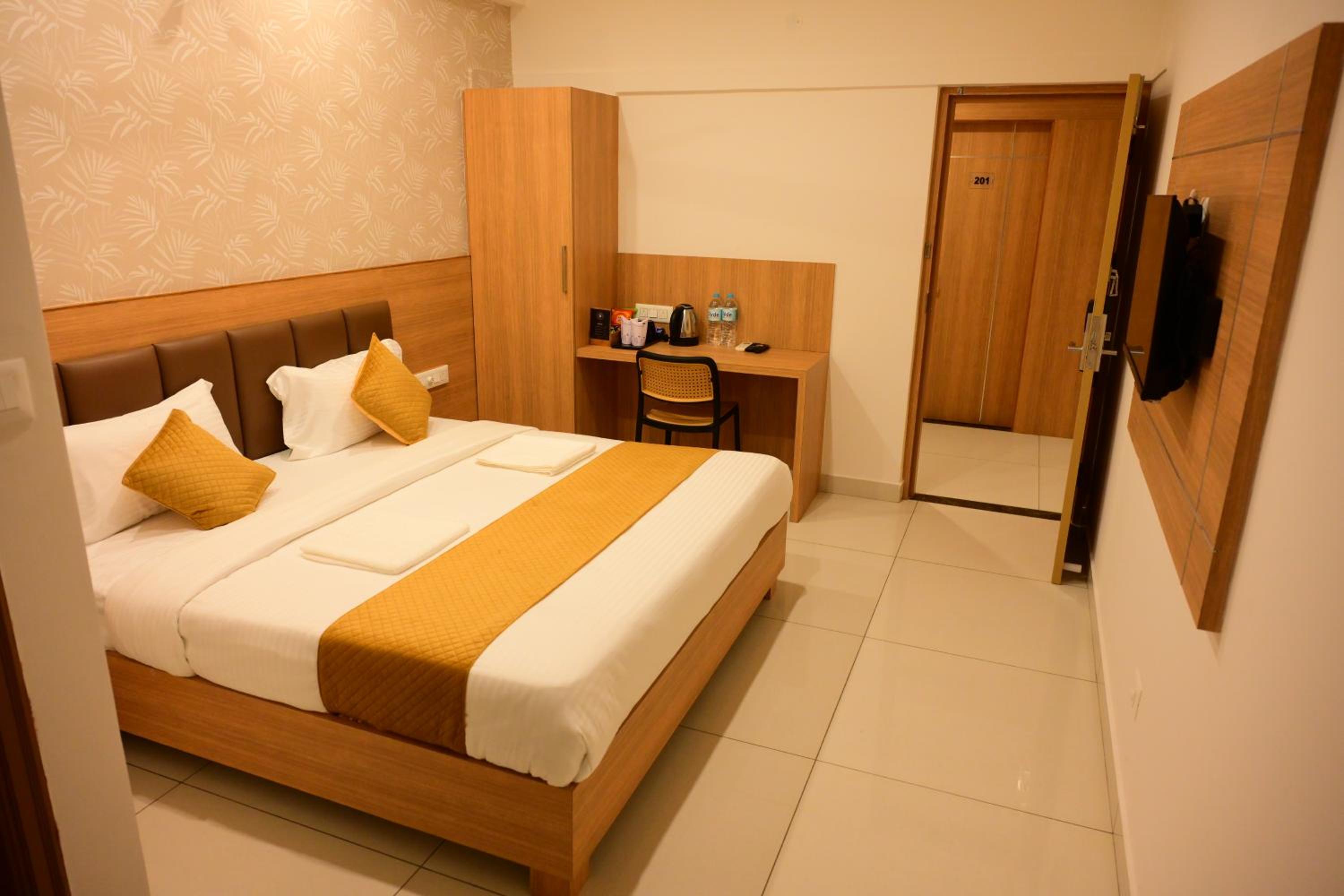 Deluxe Room - Photo 4