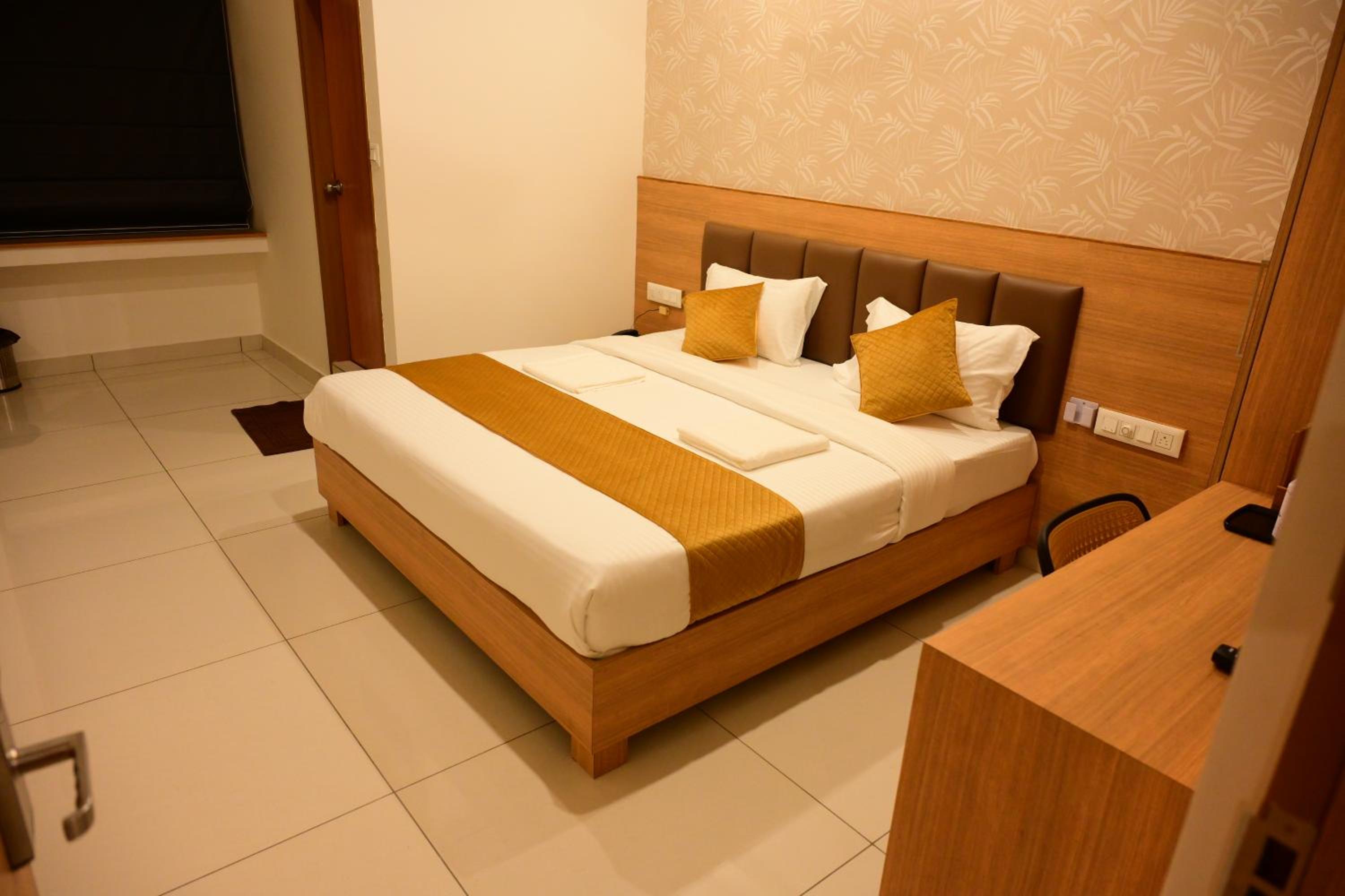 Deluxe Room - Photo 3