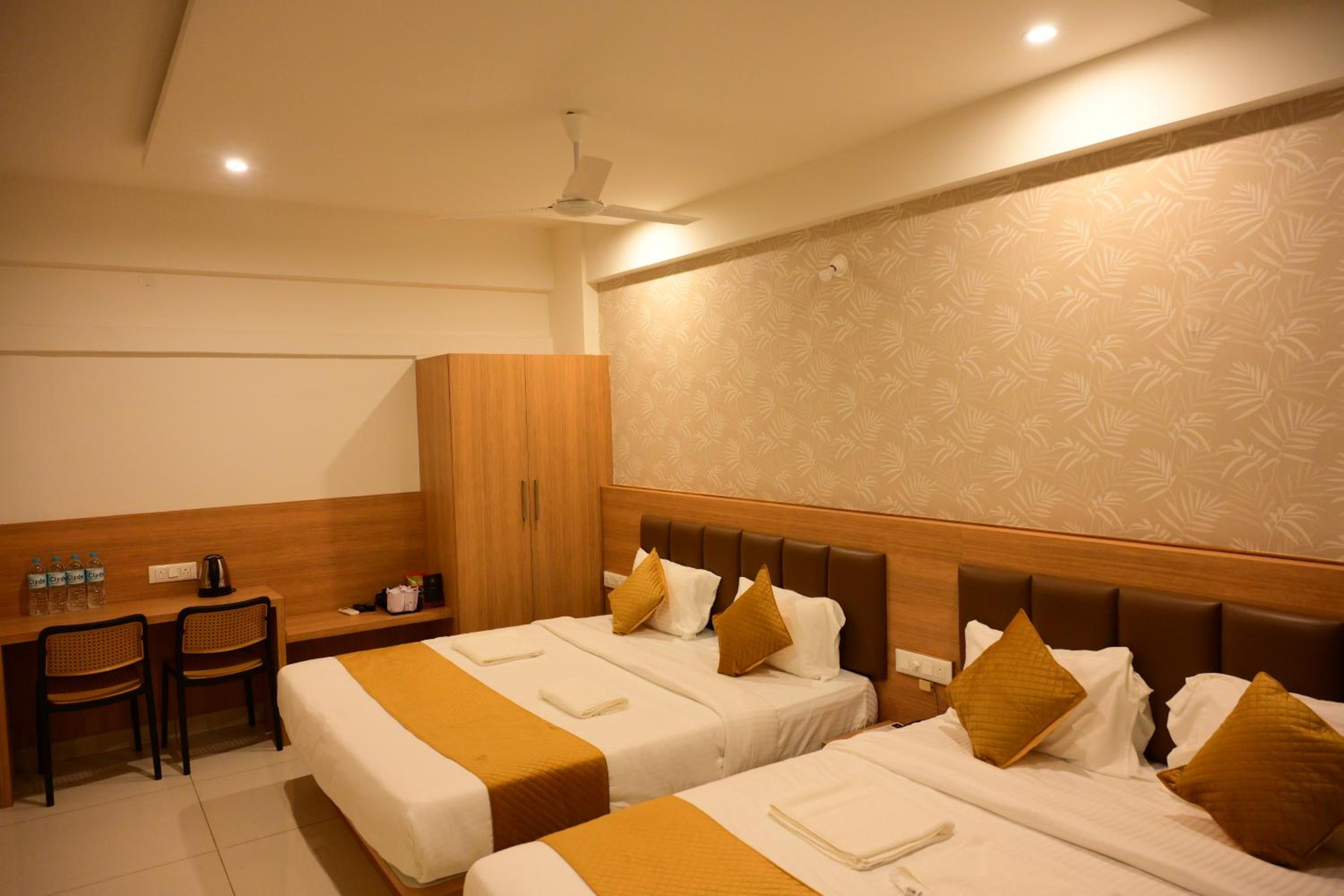 Deluxe Family Room - Photo 2