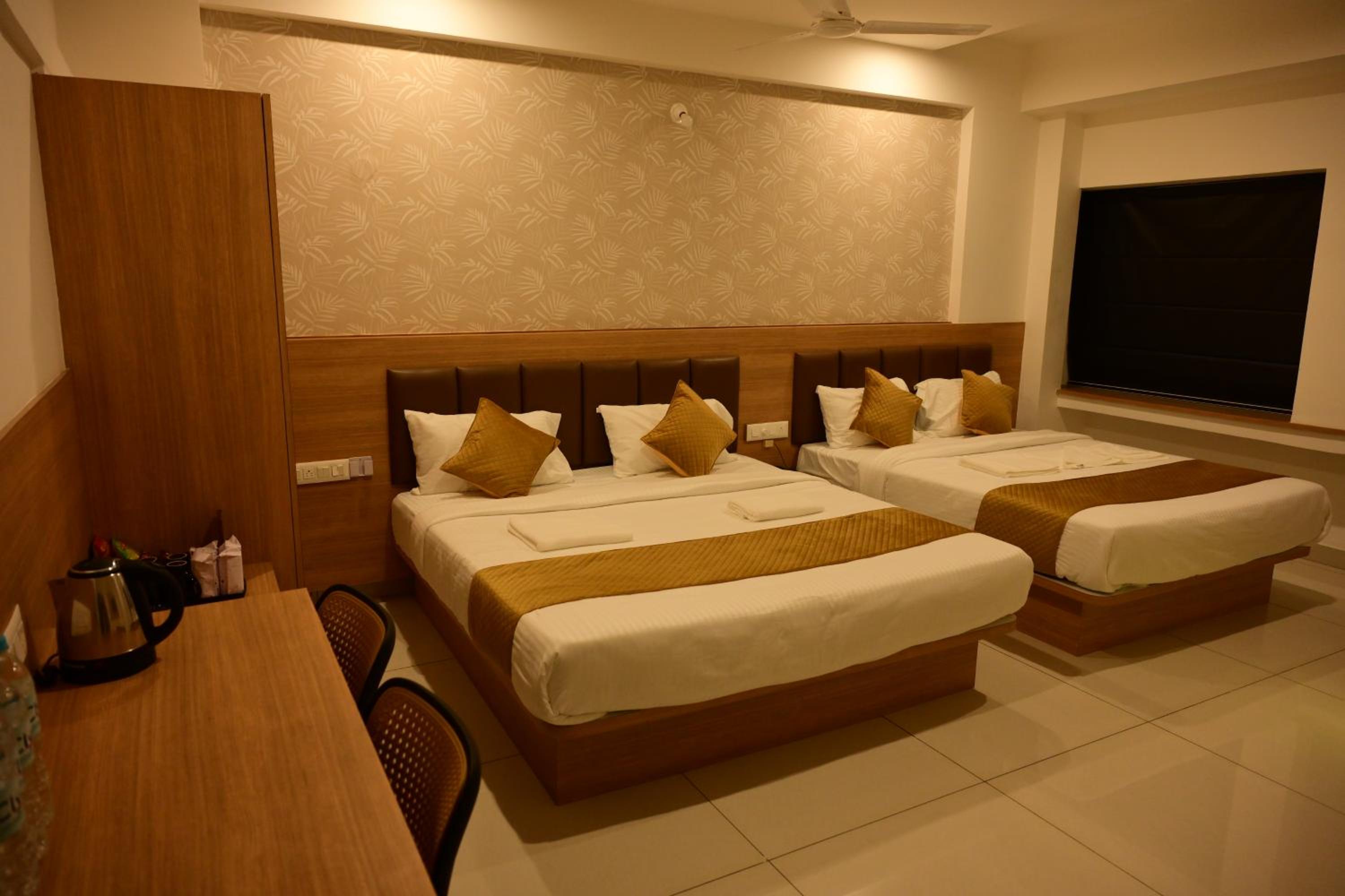 Deluxe Family Room - Photo 1