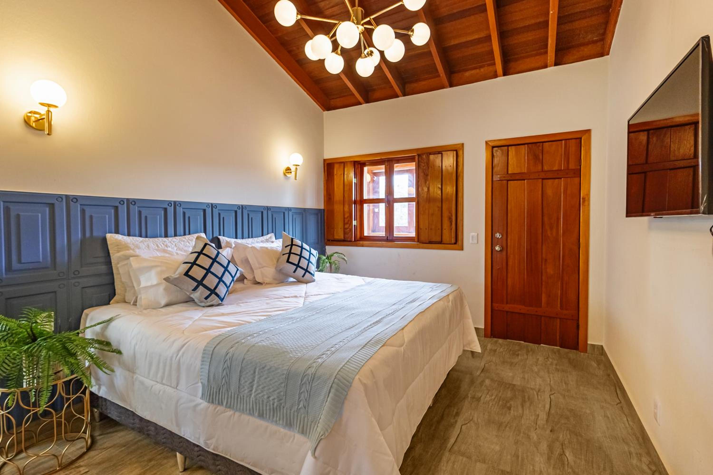 Queen Room with Spa Bath photo 3