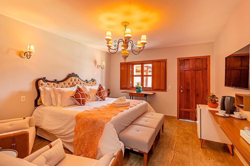 Queen Room photo 2