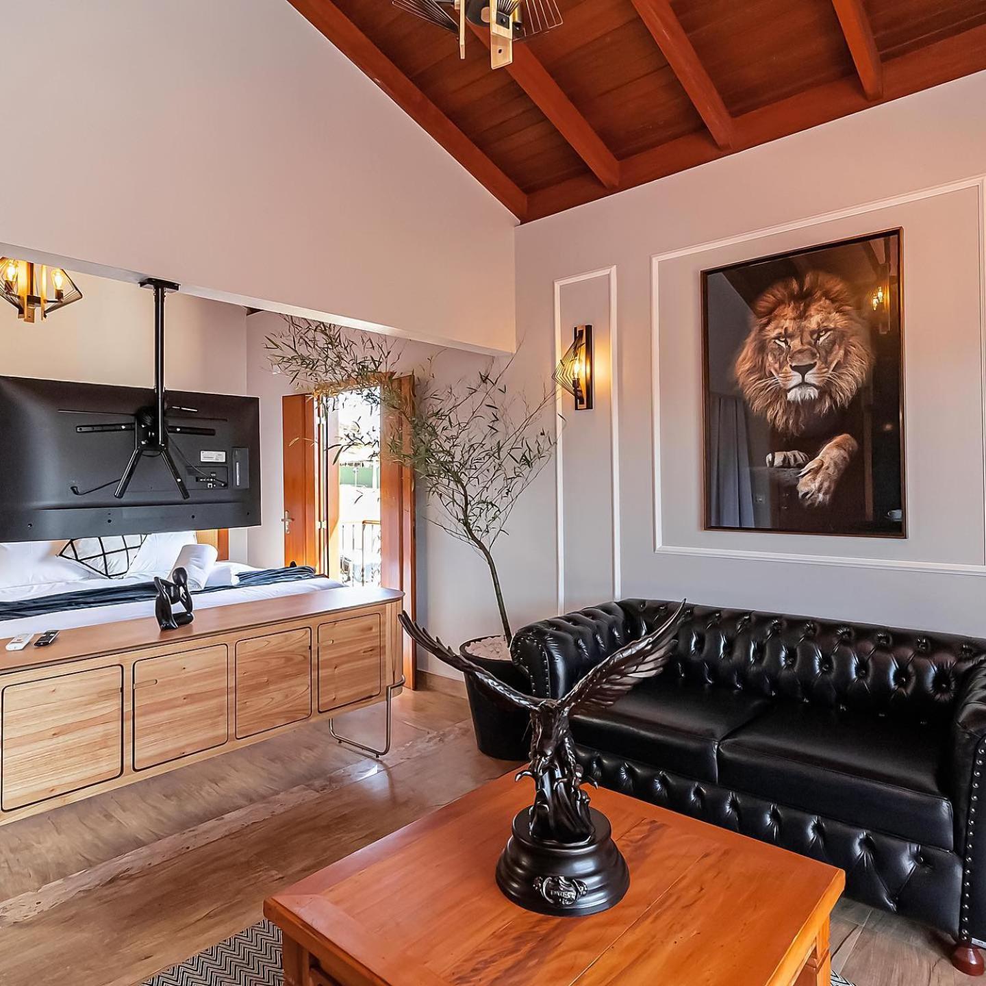 Queen Suite with Spa Bath photo 3