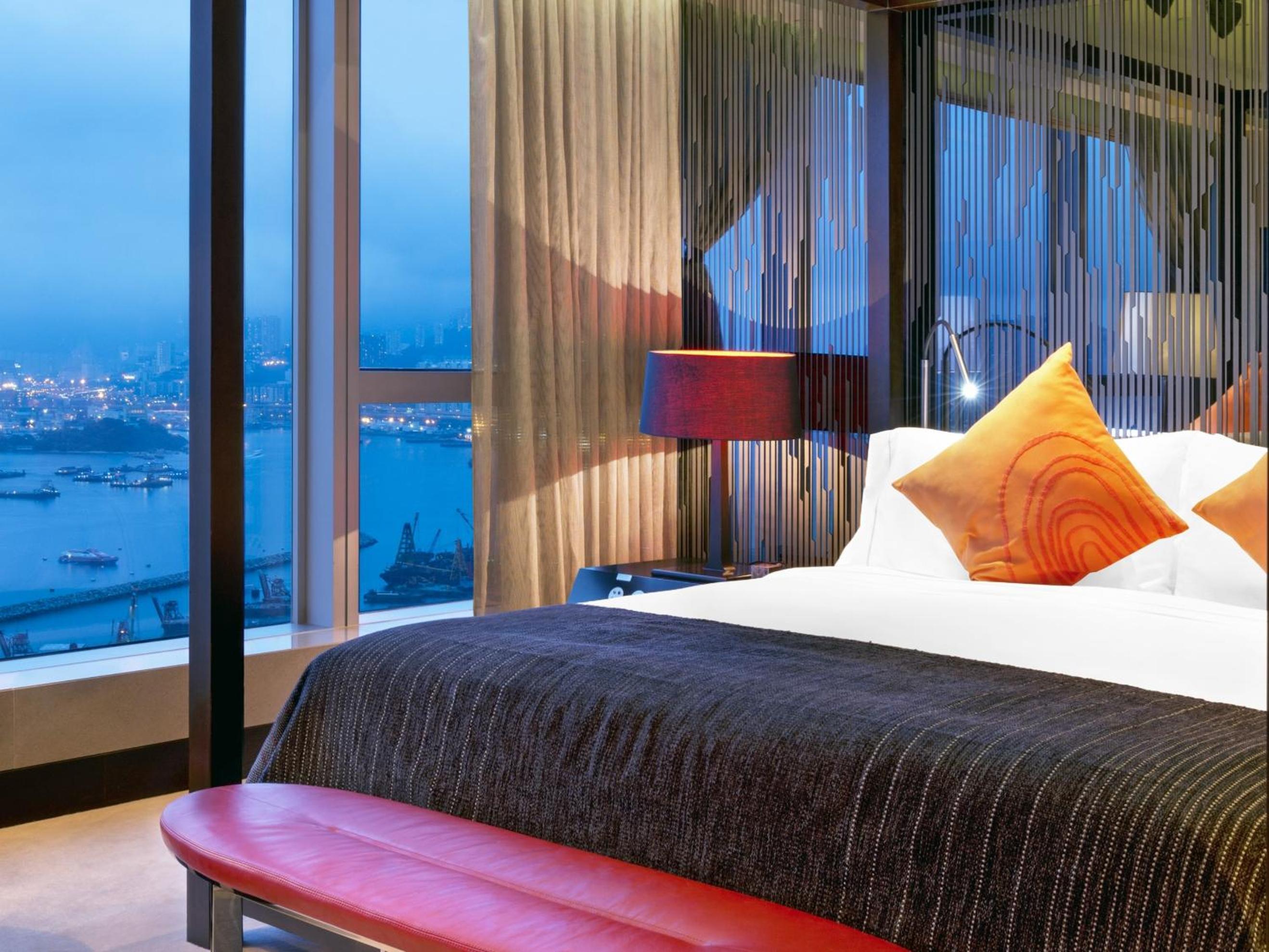 WOW King Suite with Skyline View