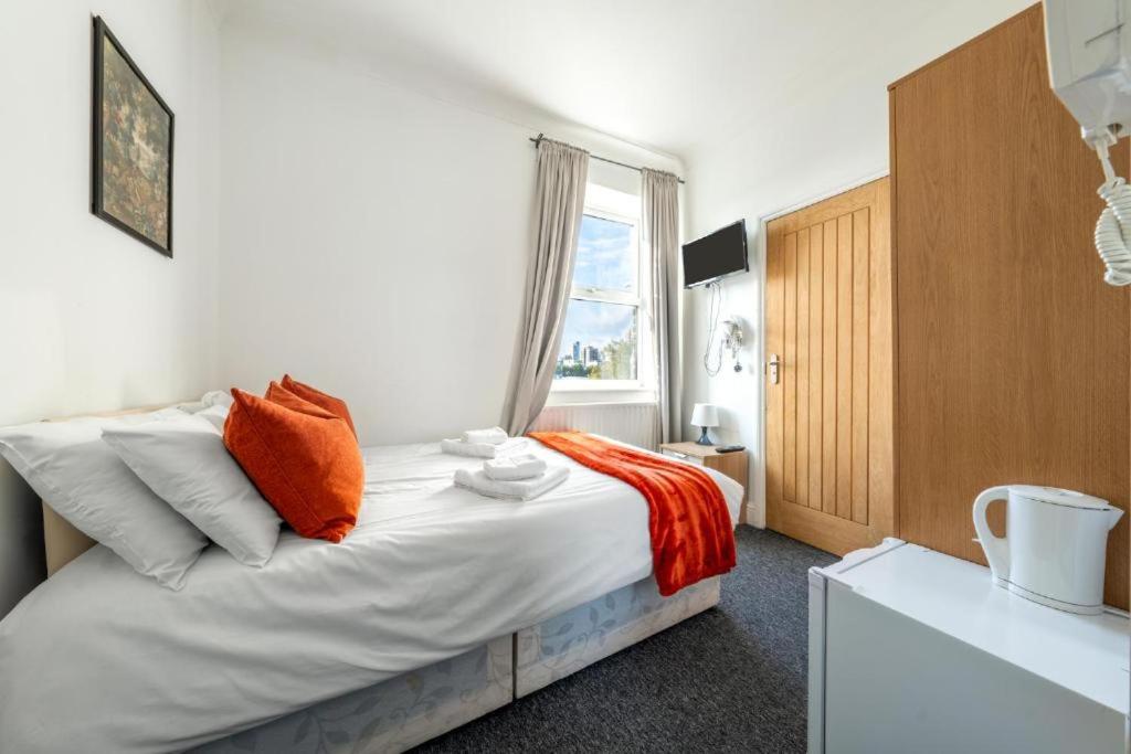 Economy Double Room photo 2
