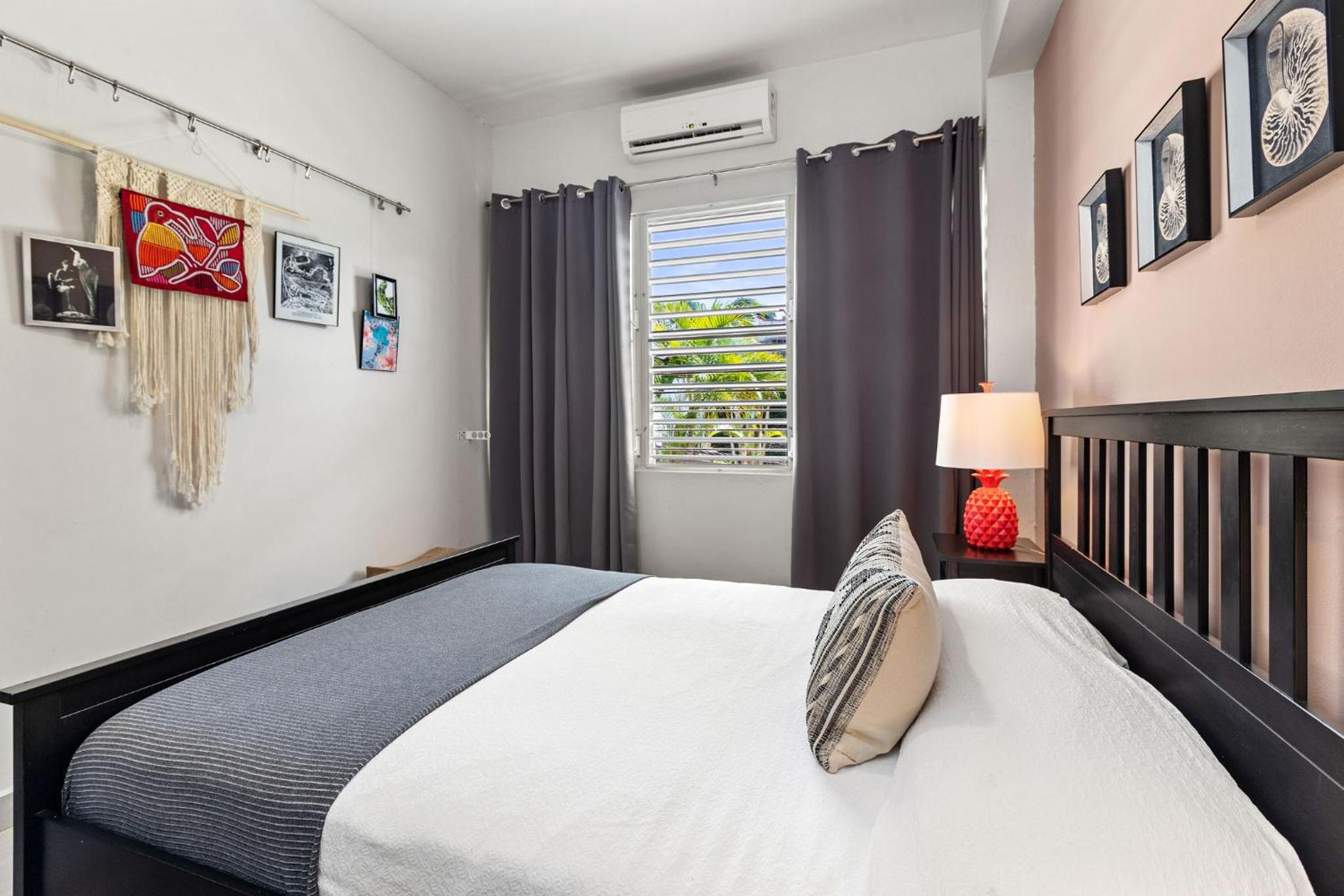 Deluxe Queen Room with Garden View photo 2