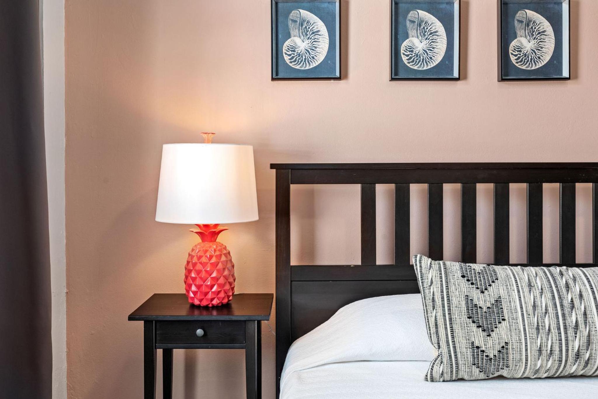 Deluxe Queen Room with Garden View photo 2
