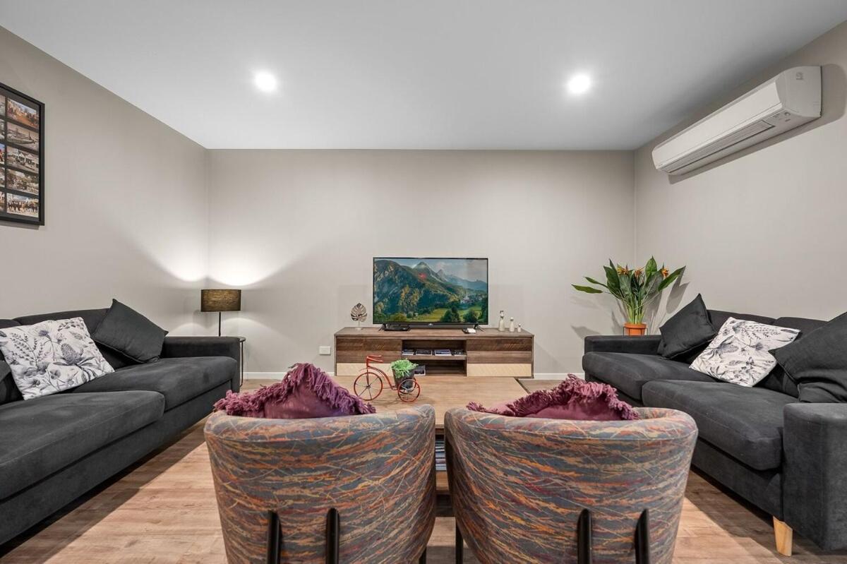 Three-Bedroom Apartment photo 1