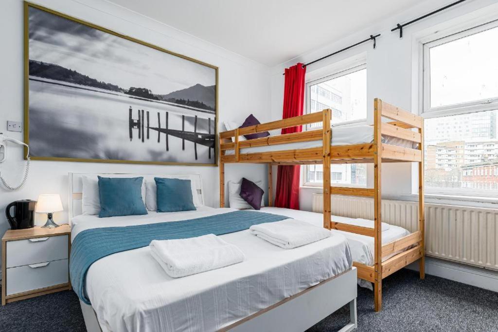 Economy Quadruple Room, photo 7