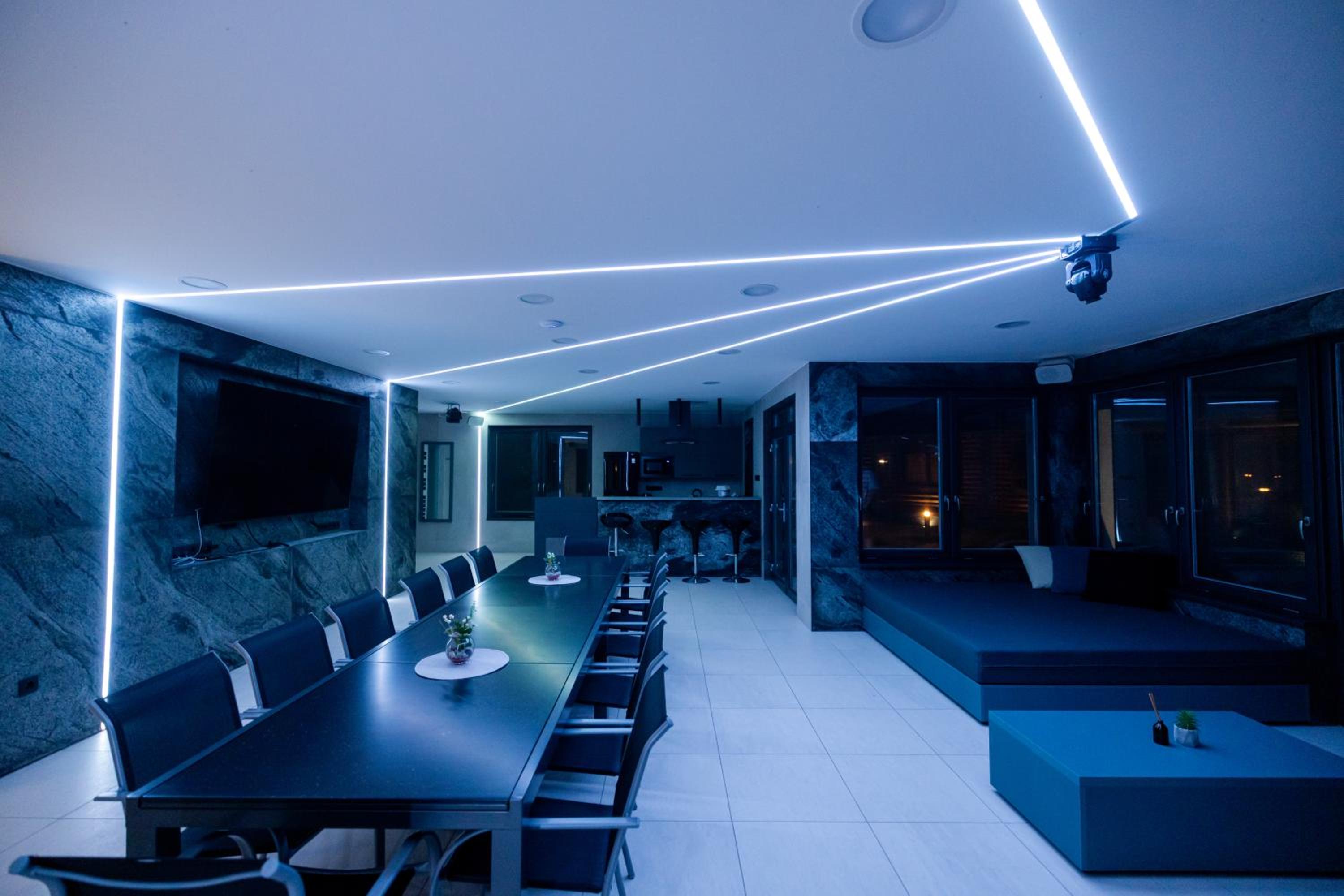 Villa photo 2