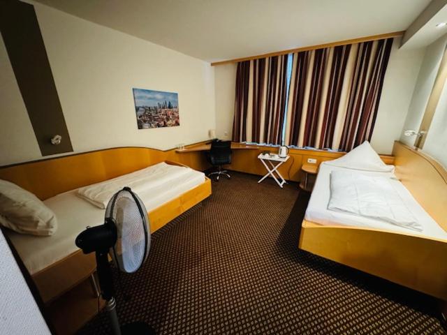 Economy Twin Room photo 2