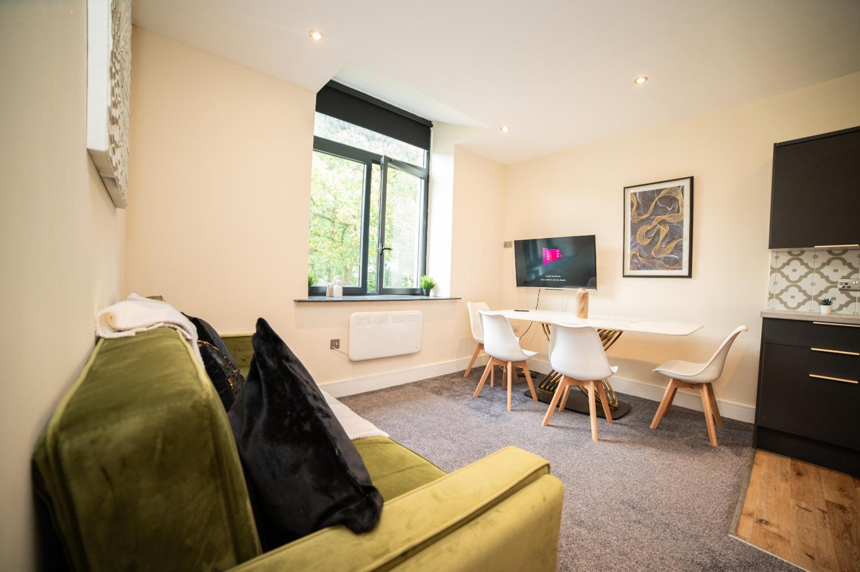 Three-Bedroom Deluxe Apartment