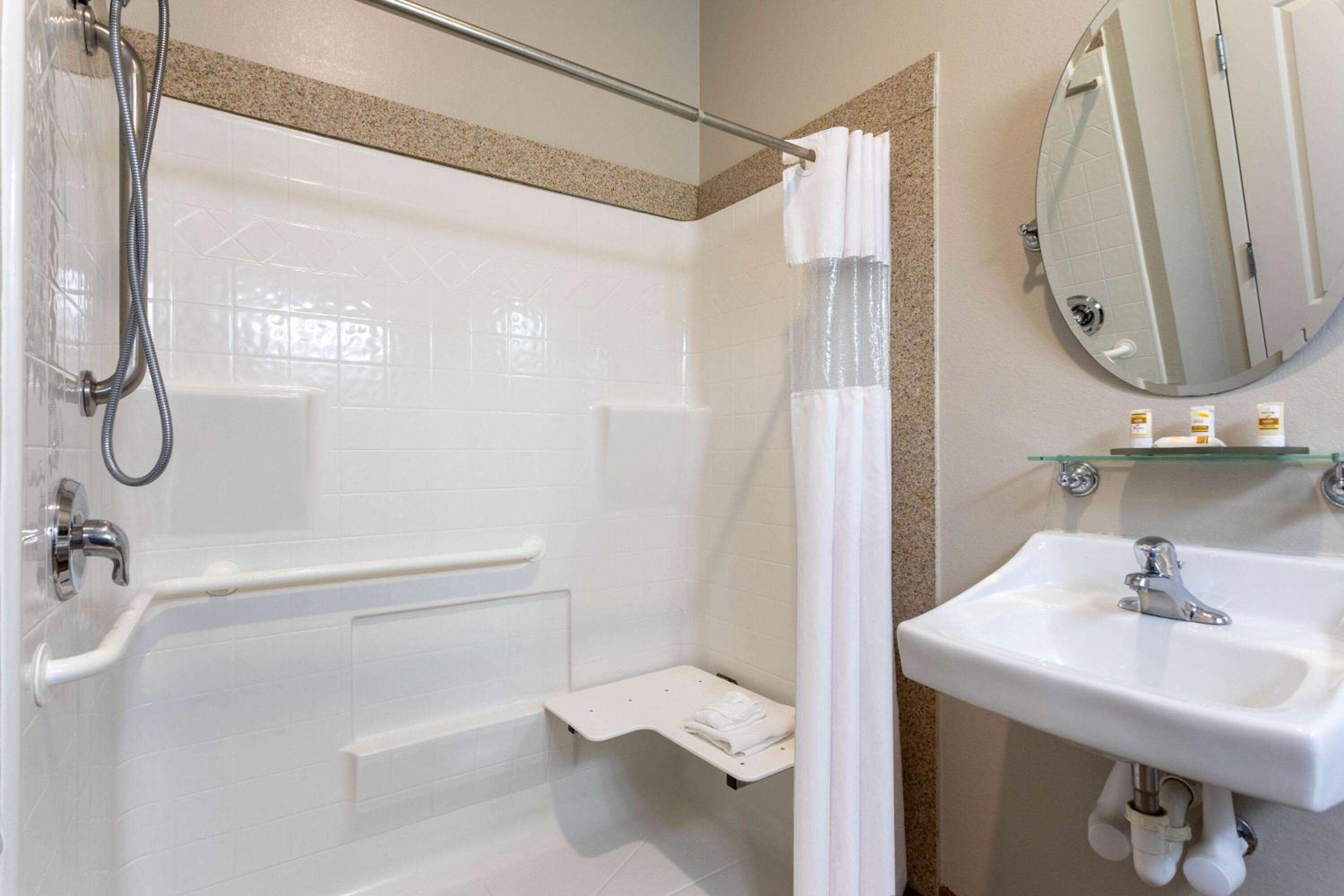 King Room - Mobility Access/Non-Smoking - Photo 3