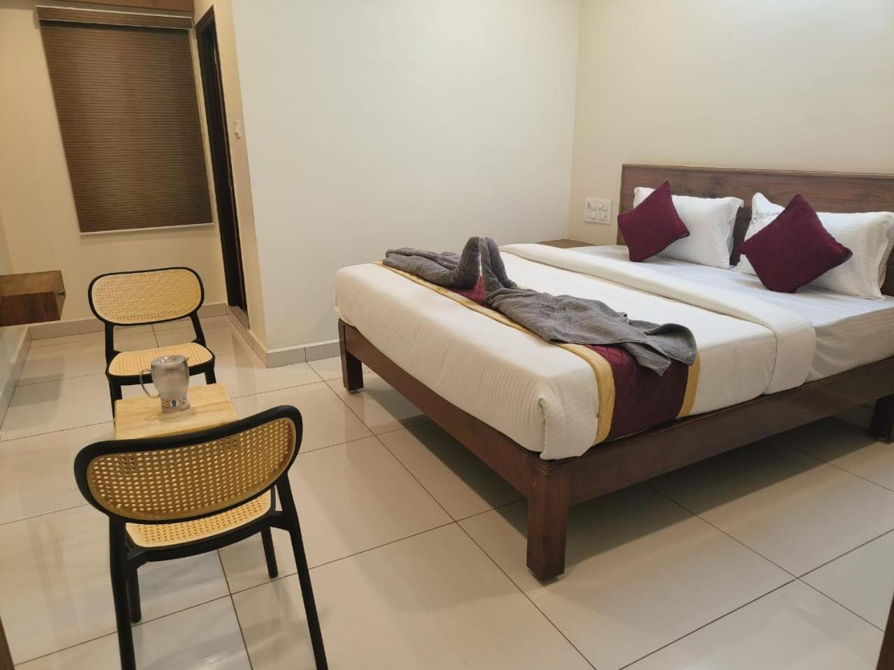 Deluxe King Room photo 3