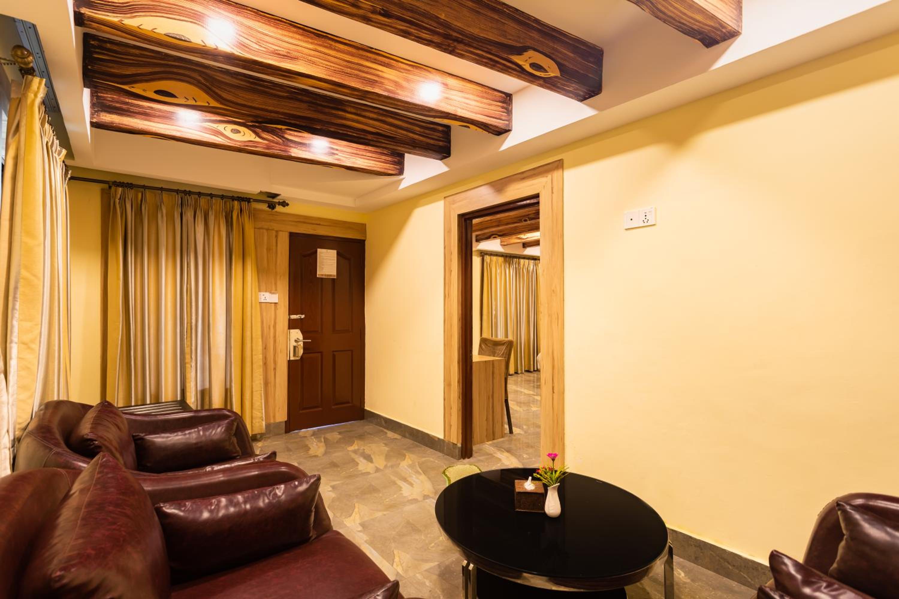 Suite - Photo 3