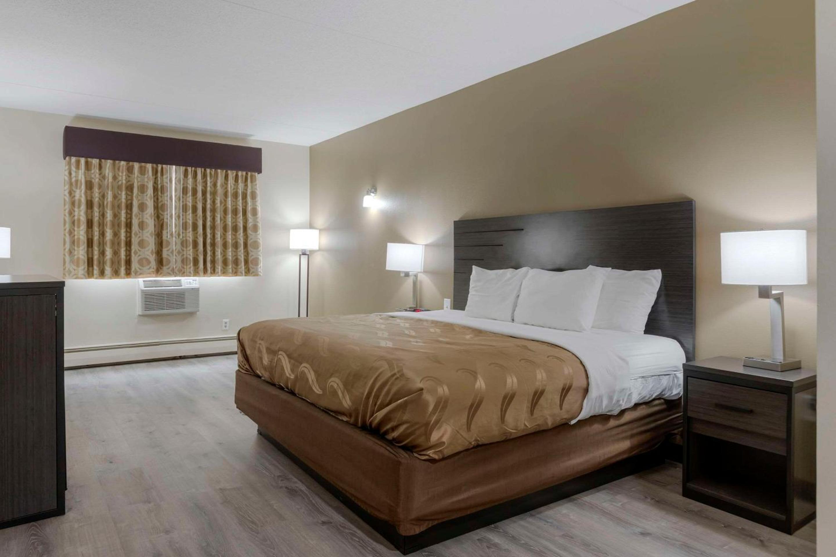 King Room - Non-Smoking - Photo 5