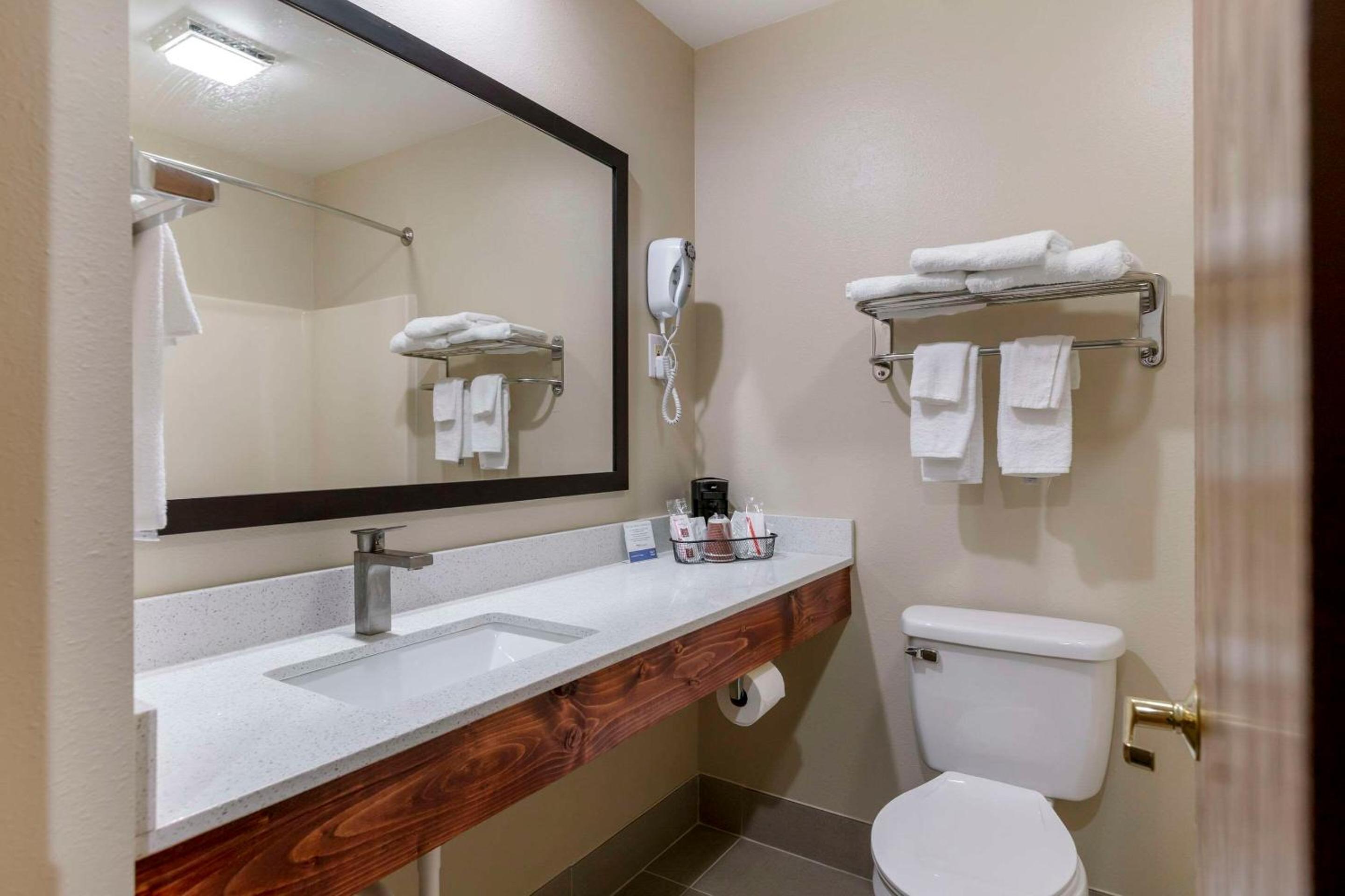 King Room with Whirlpool - Non-Smoking - Photo 3