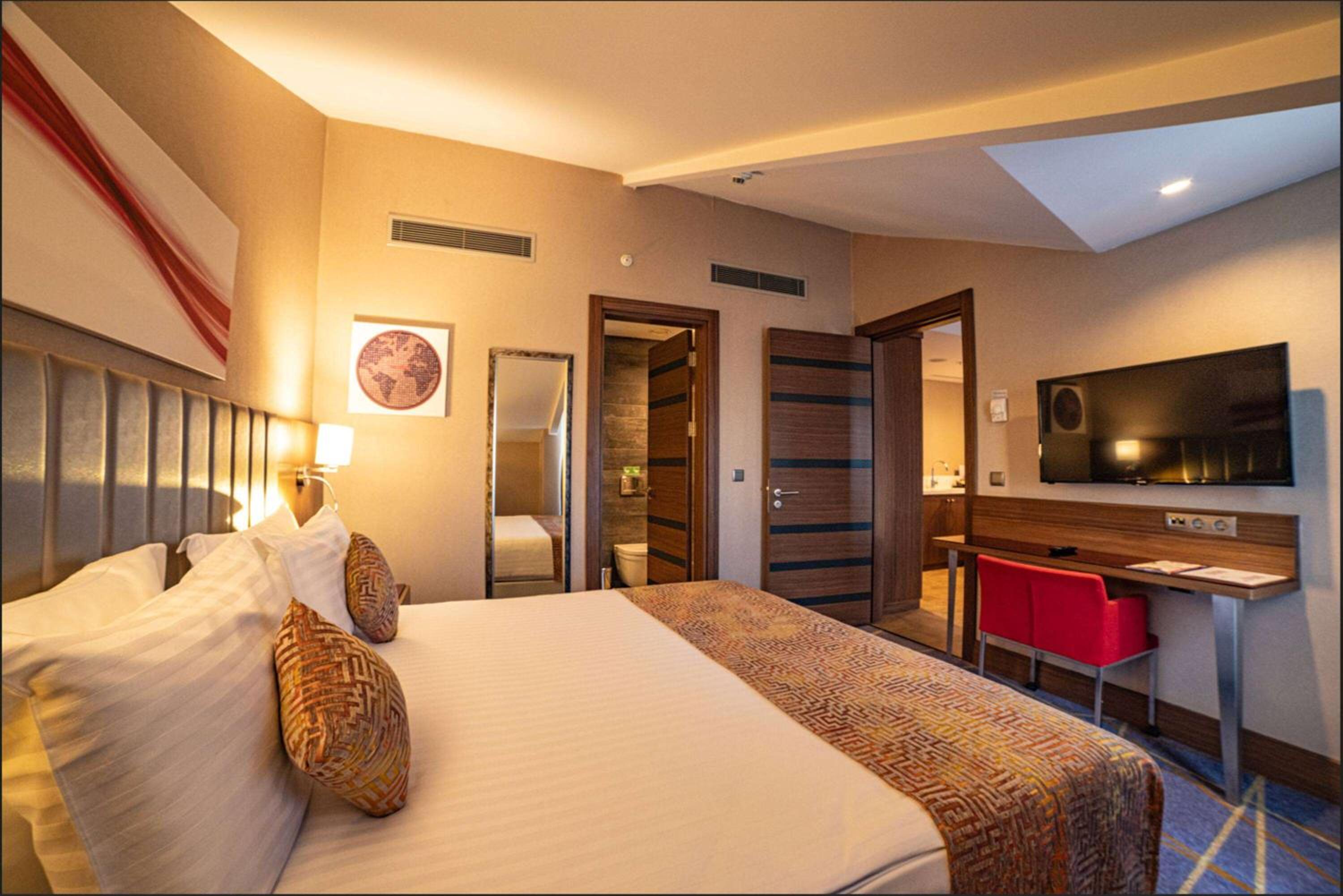 Junior Suite with Balcony photo 1